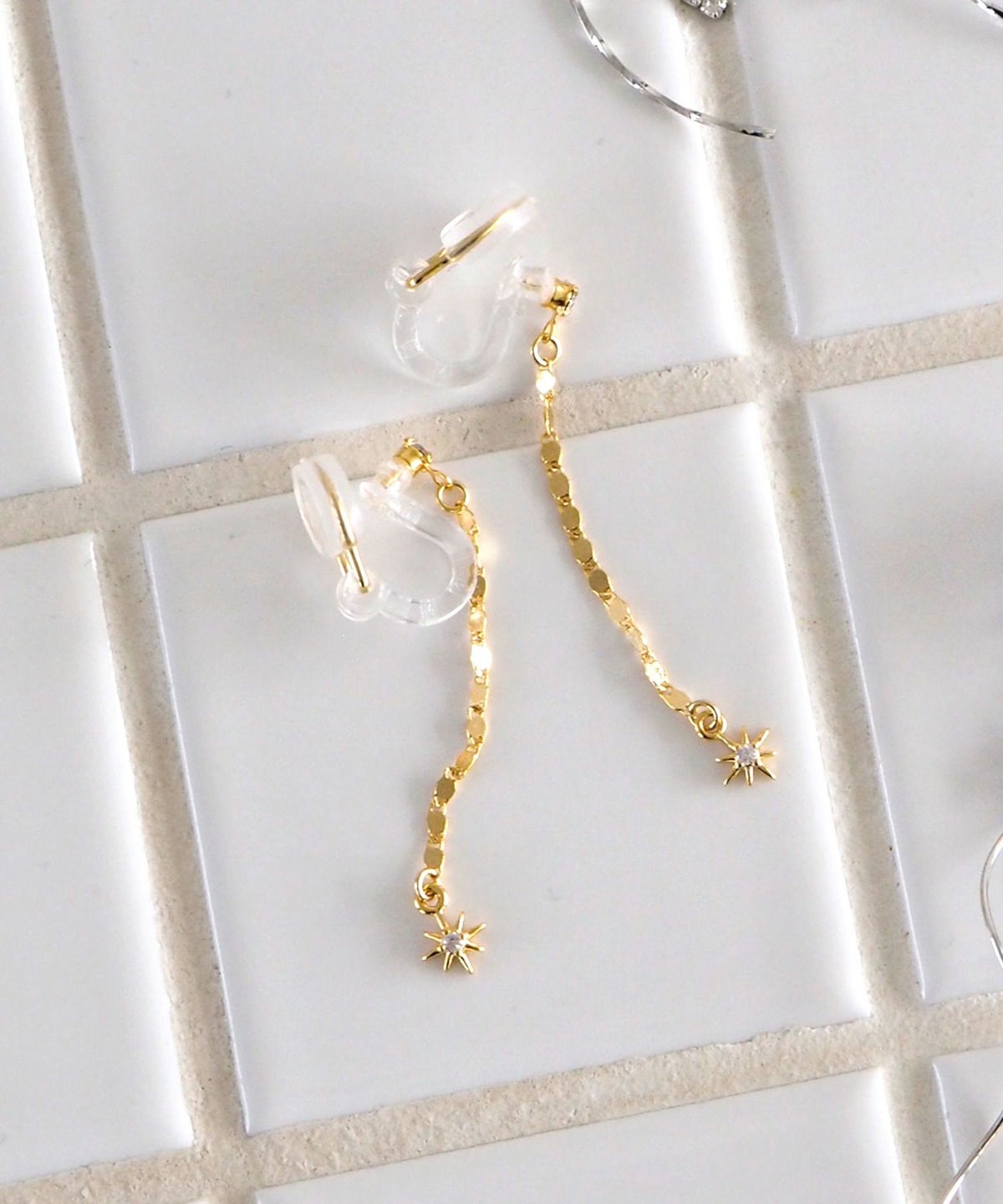 サンシャインチェーンアクリアクリップイヤリング