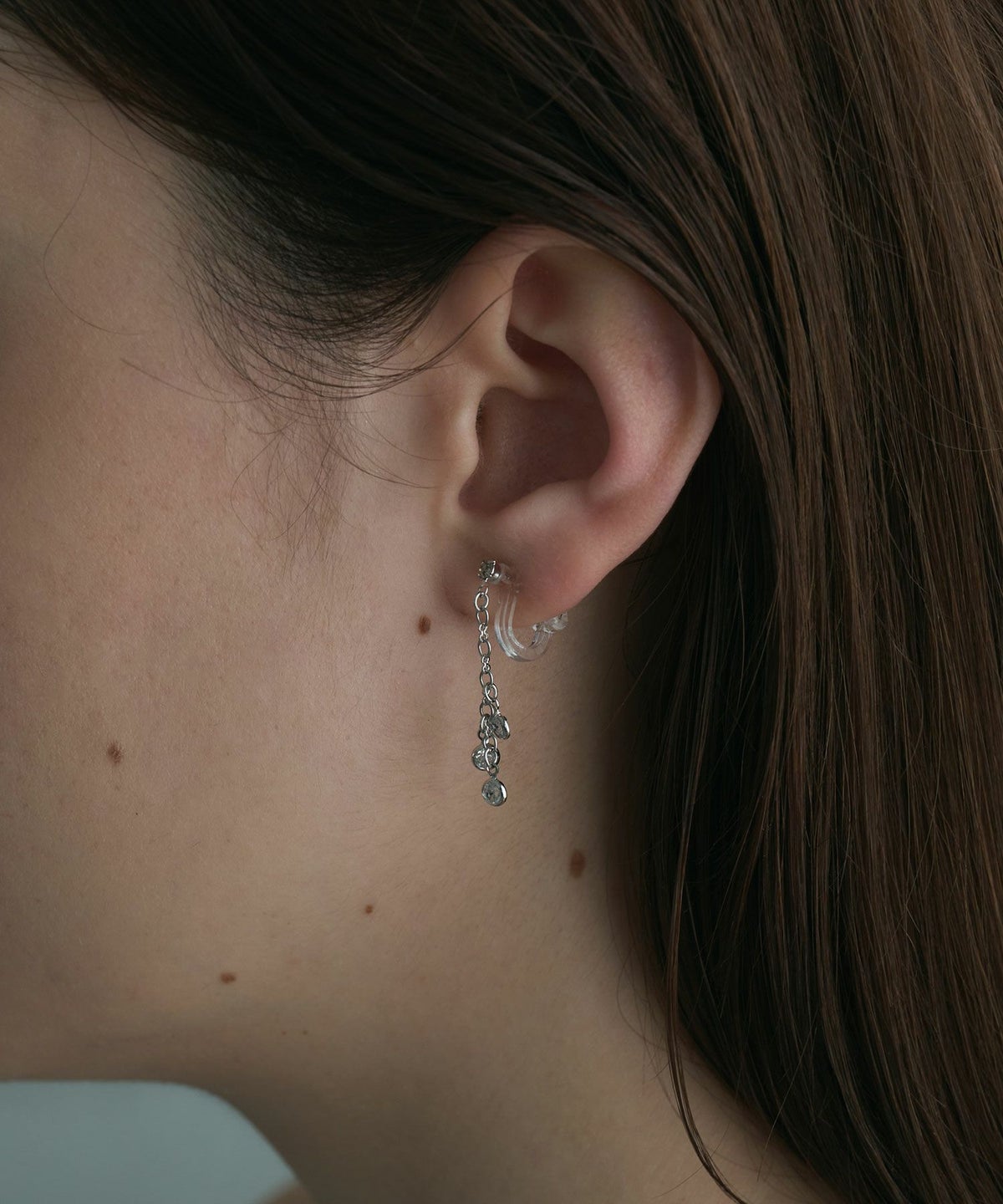 スウィングストーンアクリアクリップイヤリング