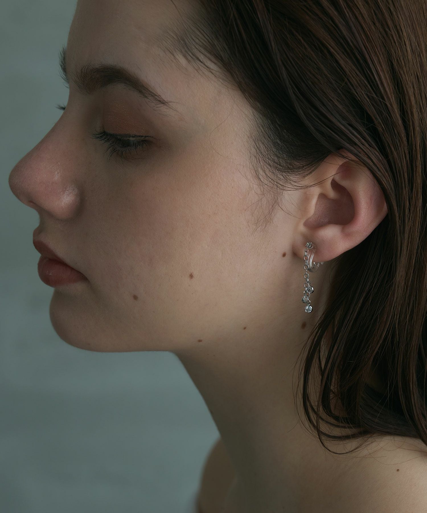 スウィングストーンアクリアクリップイヤリング