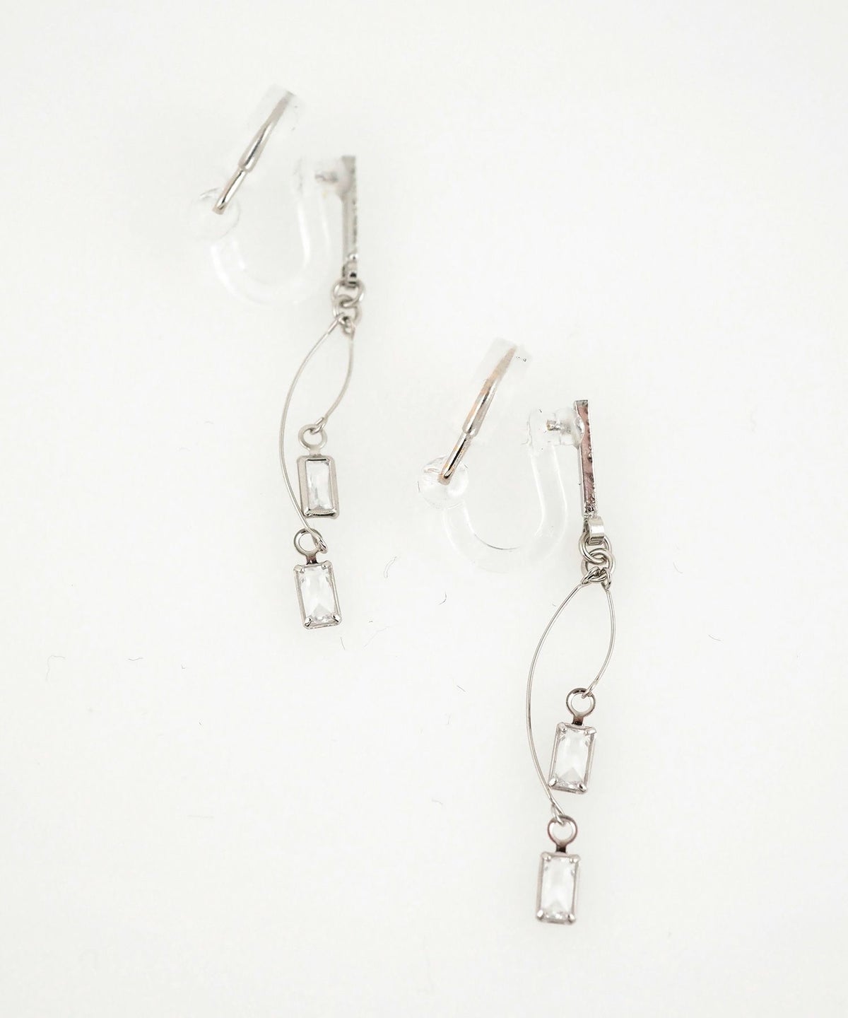 スクエアカーブアクリアクリップイヤリング