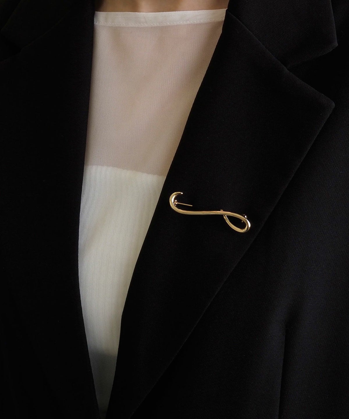 ニュアンスツイストブローチ