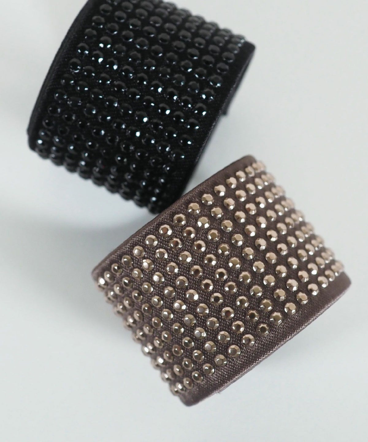 くるっとまきつくスタッズシュフィー