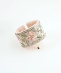 フラワー刺繍フック付きシュフィー