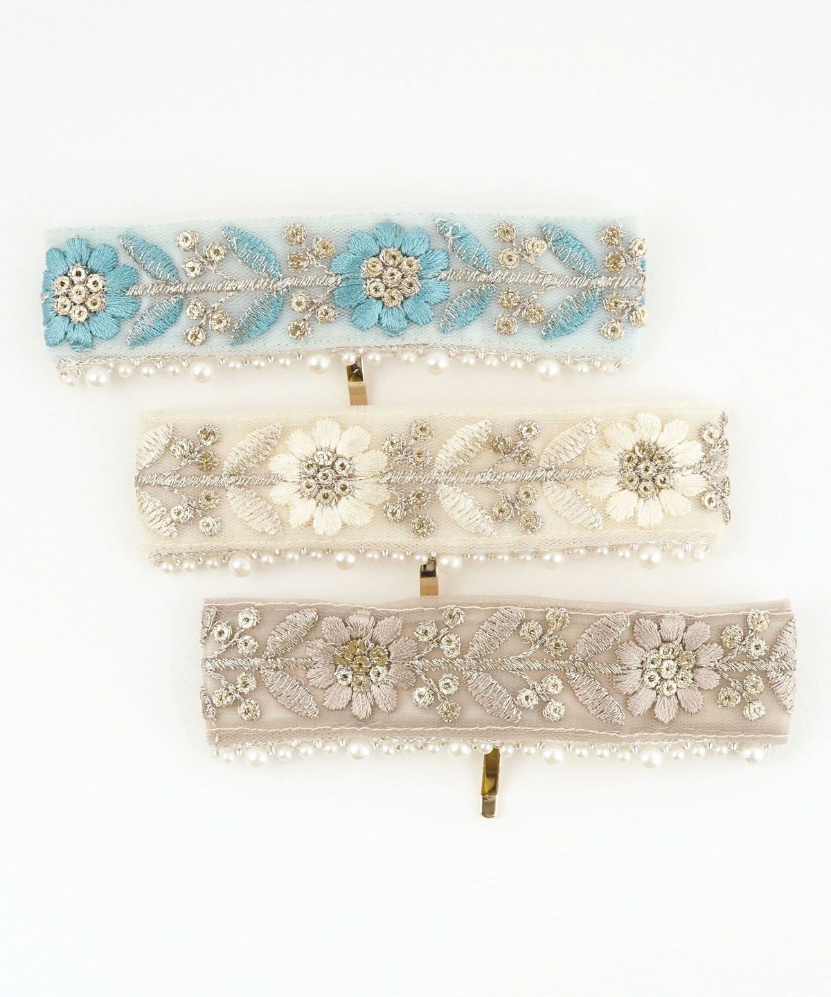 フラワー刺繍パールフック付きシュフィー