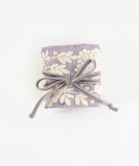 フラワー刺繍リボンフック付きシュフィー