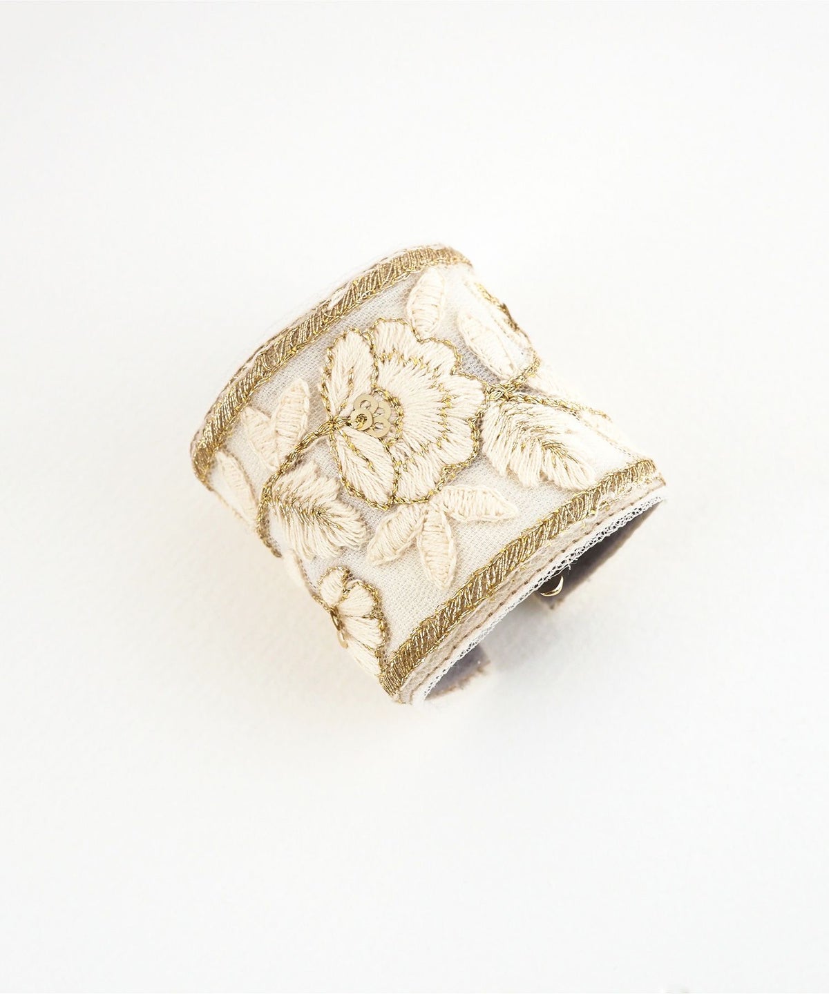 フラワーリーフ刺繍フック付きシュフィー