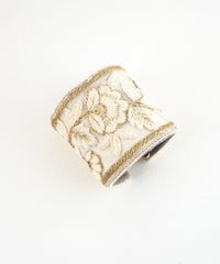 フラワーリーフ刺繍フック付きシュフィー