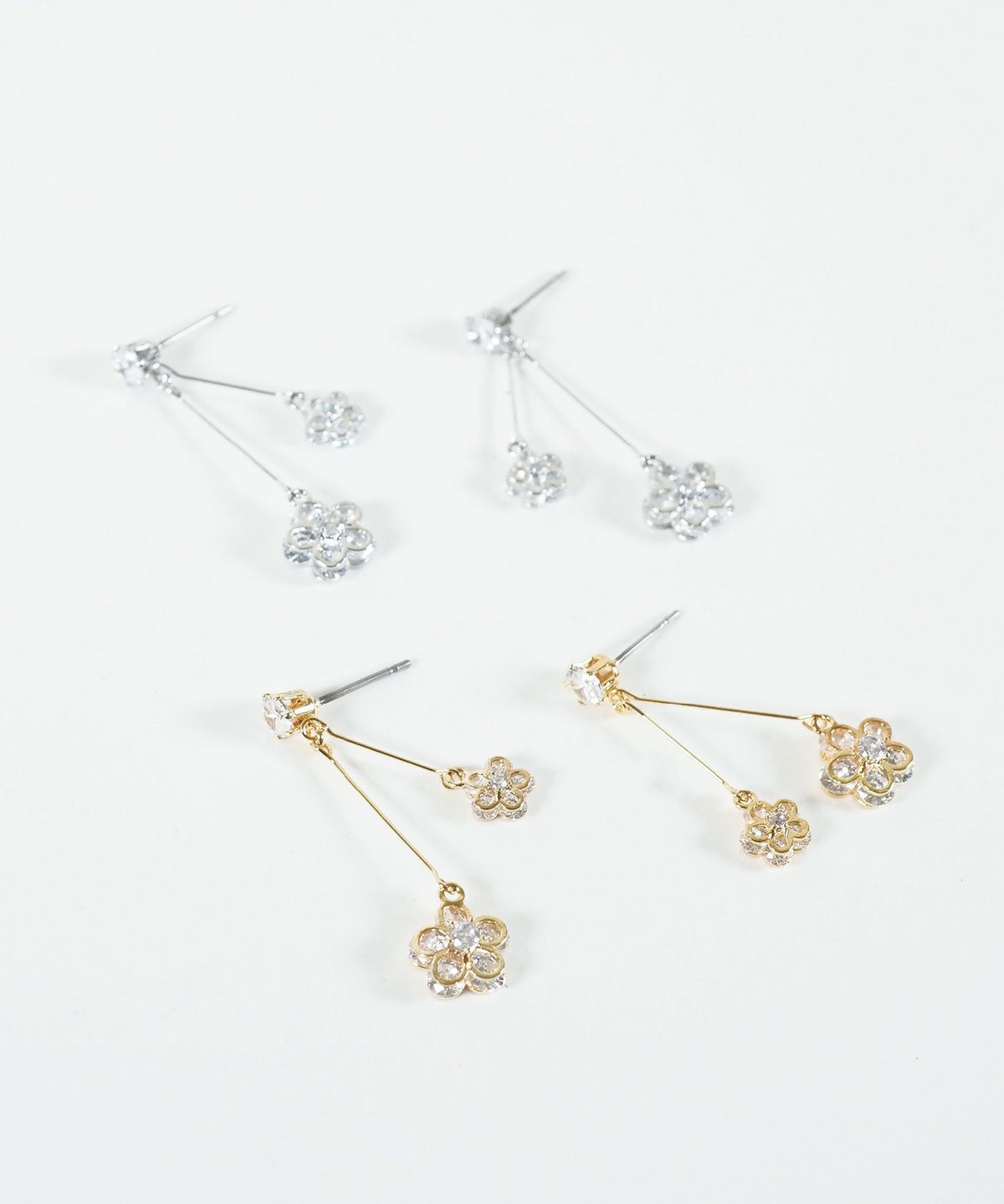 スウェイダブルフラワーチタンポストピアス