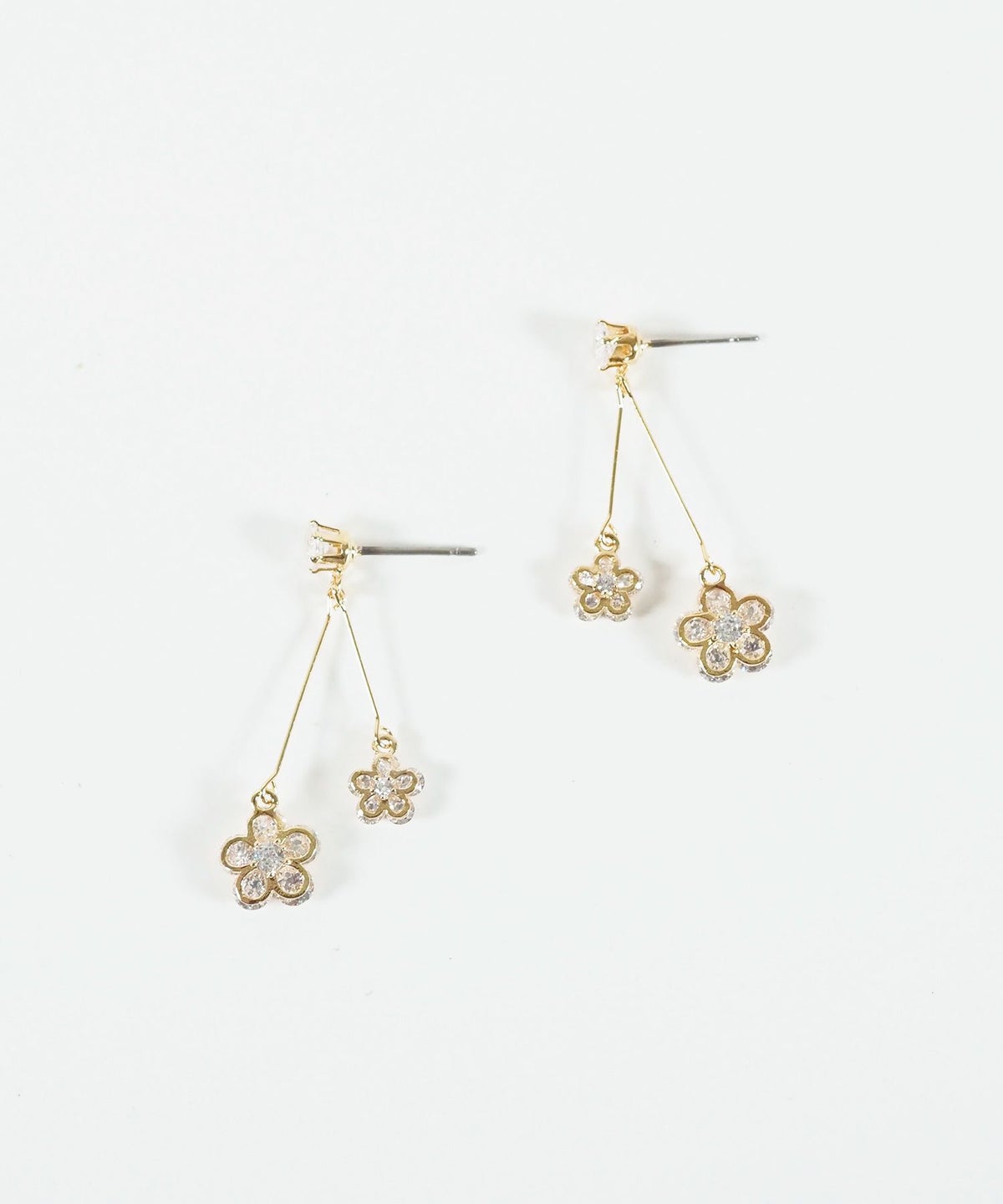 スウェイダブルフラワーチタンポストピアス