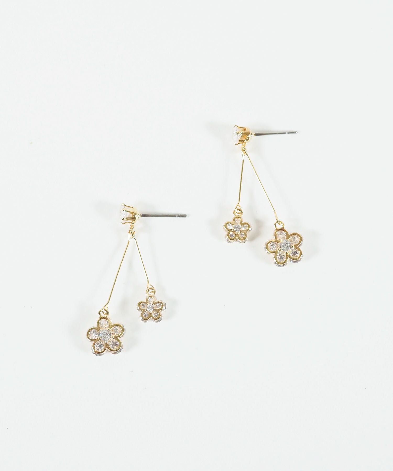 スウェイダブルフラワーチタンポストピアス