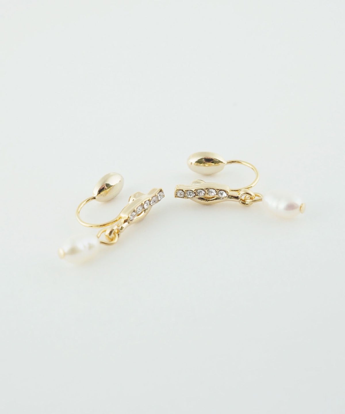 ラインストーン淡水パールノンホールイヤリング