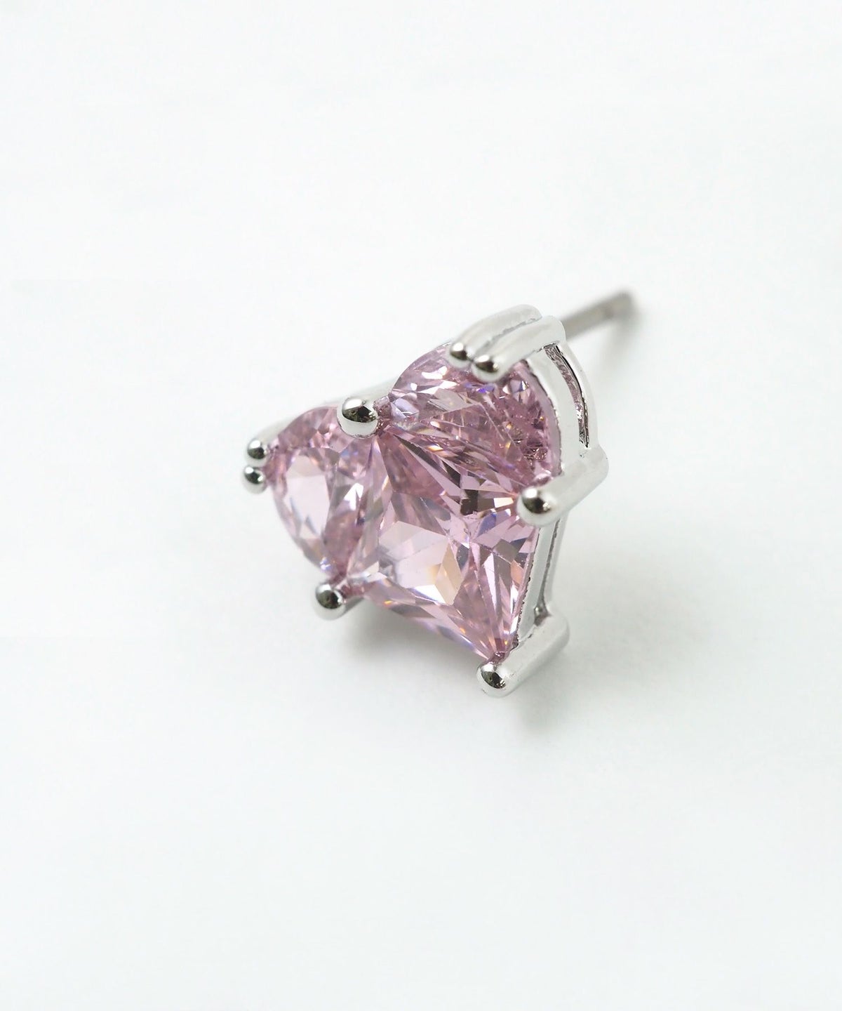 キュービックハートシャイニーチタンポストピアス【Dahlia】