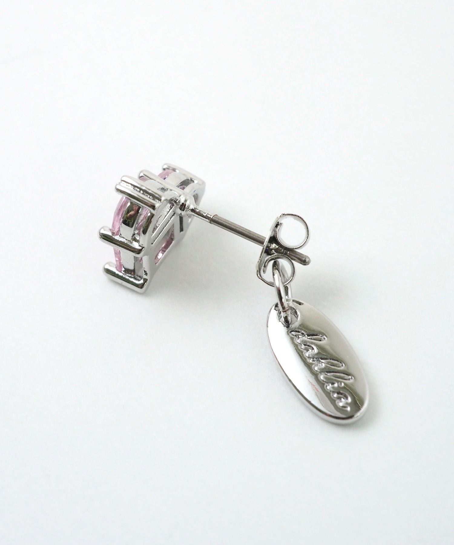 キュービックハートシャイニーチタンポストピアス【Dahlia】