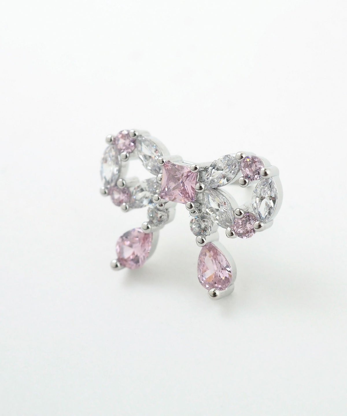 キュービックリボンシャイニーチタンポストピアス【Dahlia】