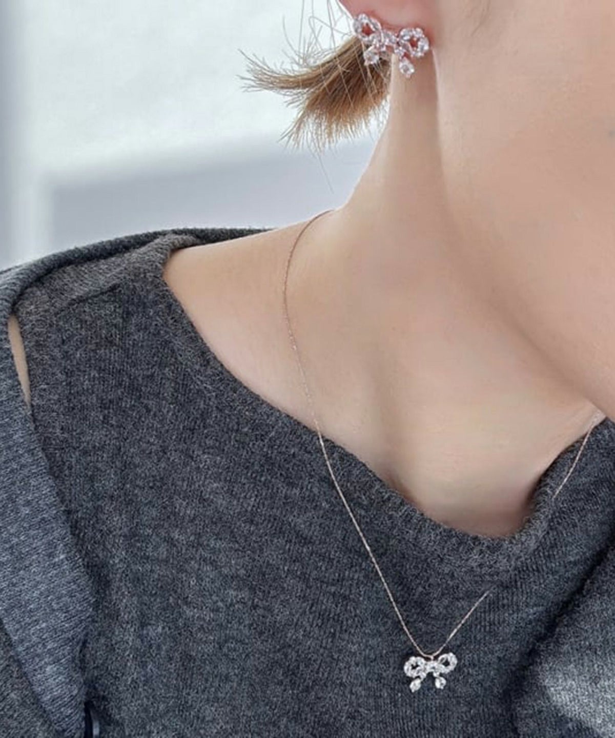 キュービックリボンシャイニーチタンポストピアス【Dahlia】