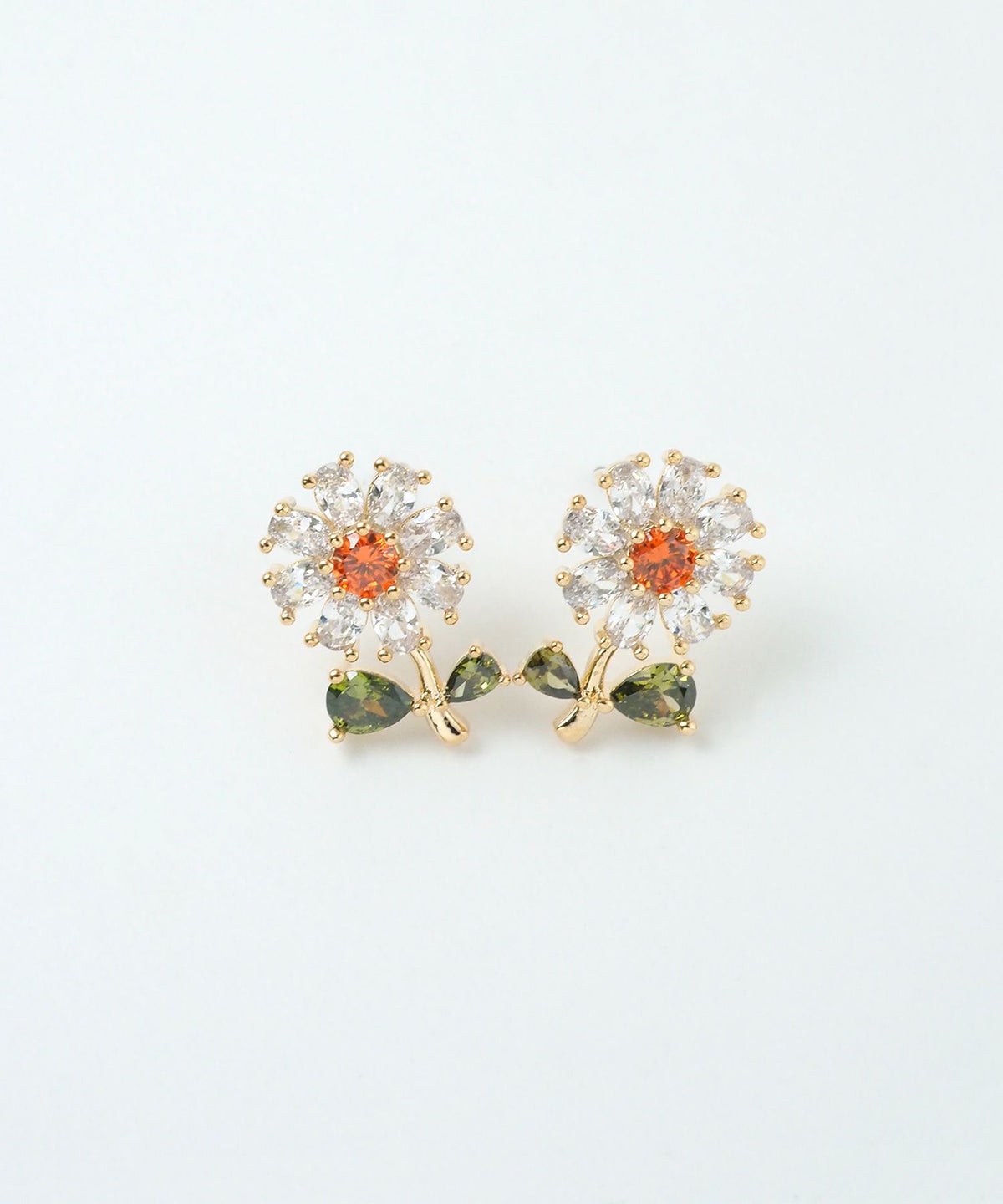 フィールドフラワーキュービックチタンポストピアス【Dahlia】