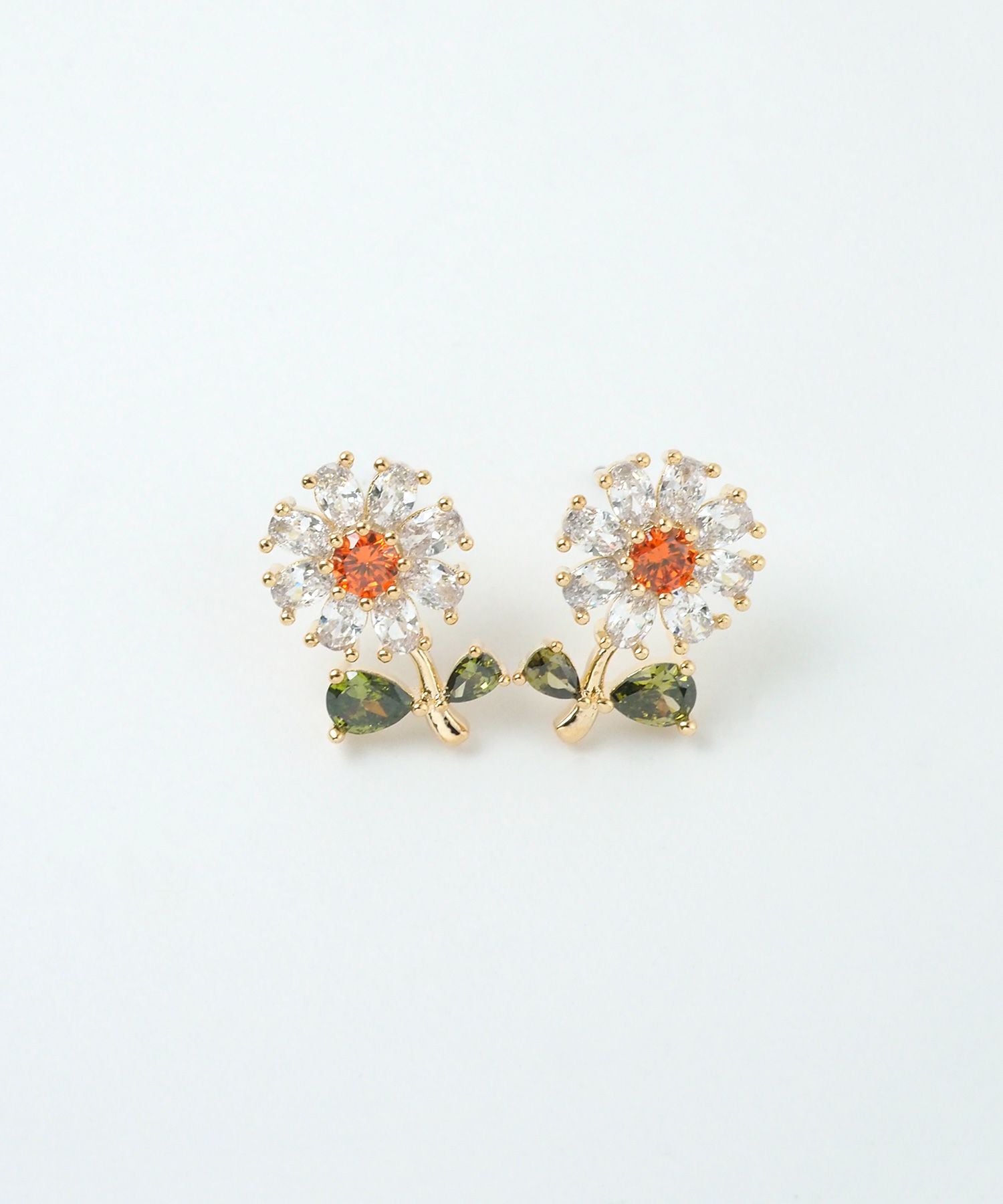 フィールドフラワーキュービックチタンポストピアス【Dahlia】