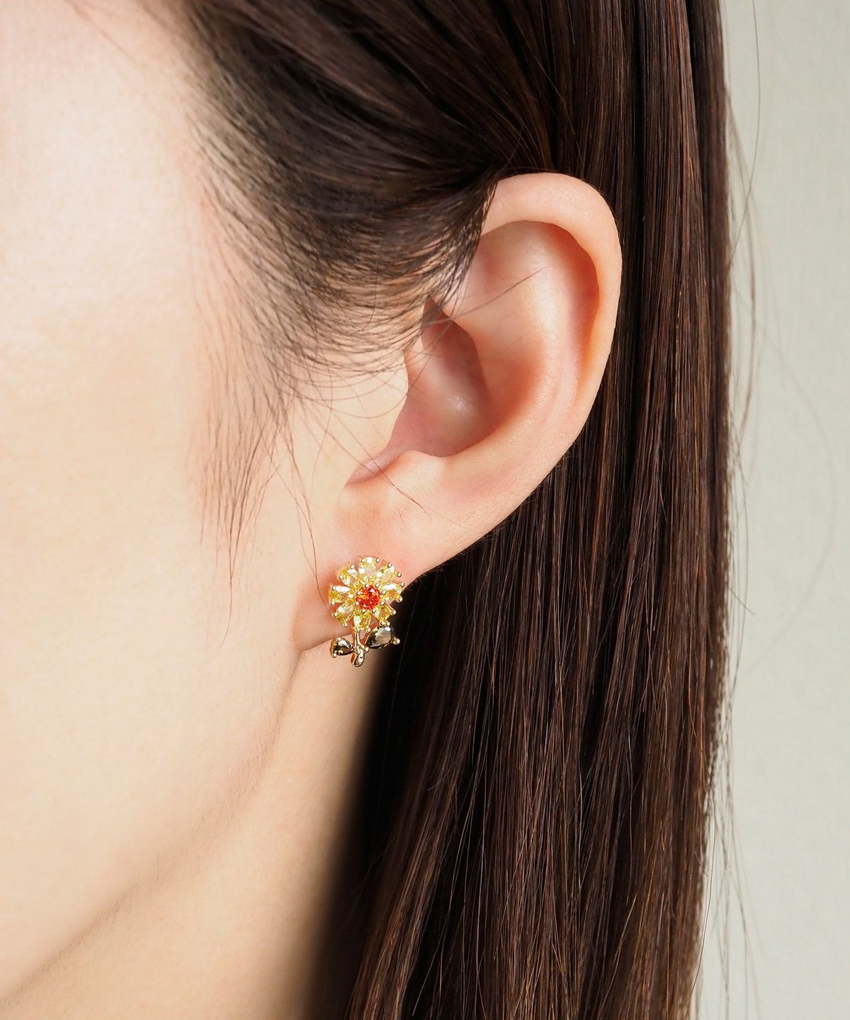 フィールドフラワーキュービックチタンポストピアス【Dahlia】