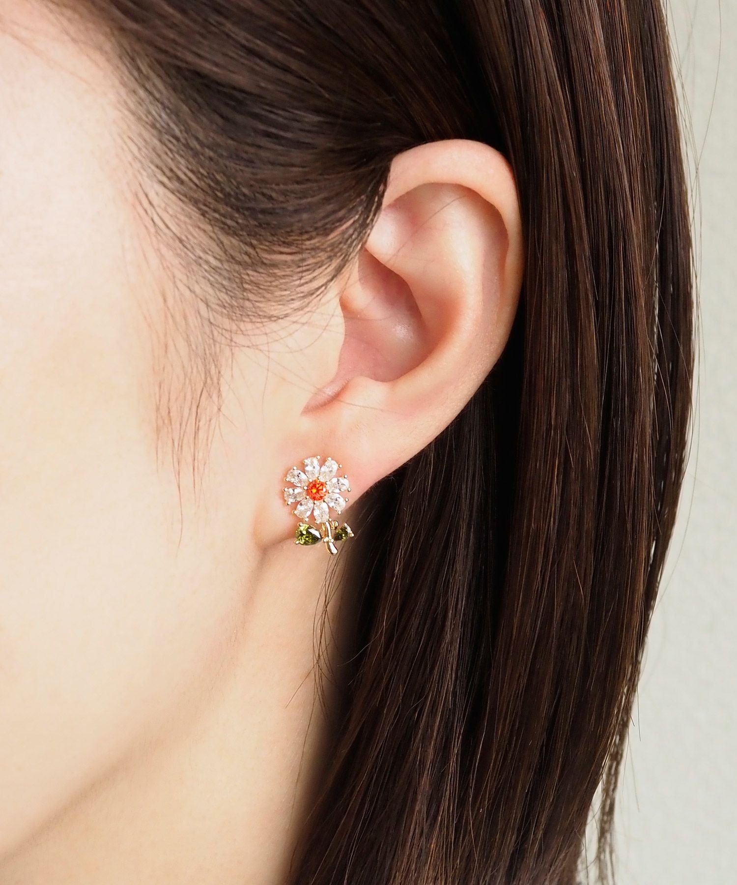 フィールドフラワーキュービックイヤリング【Dahlia】