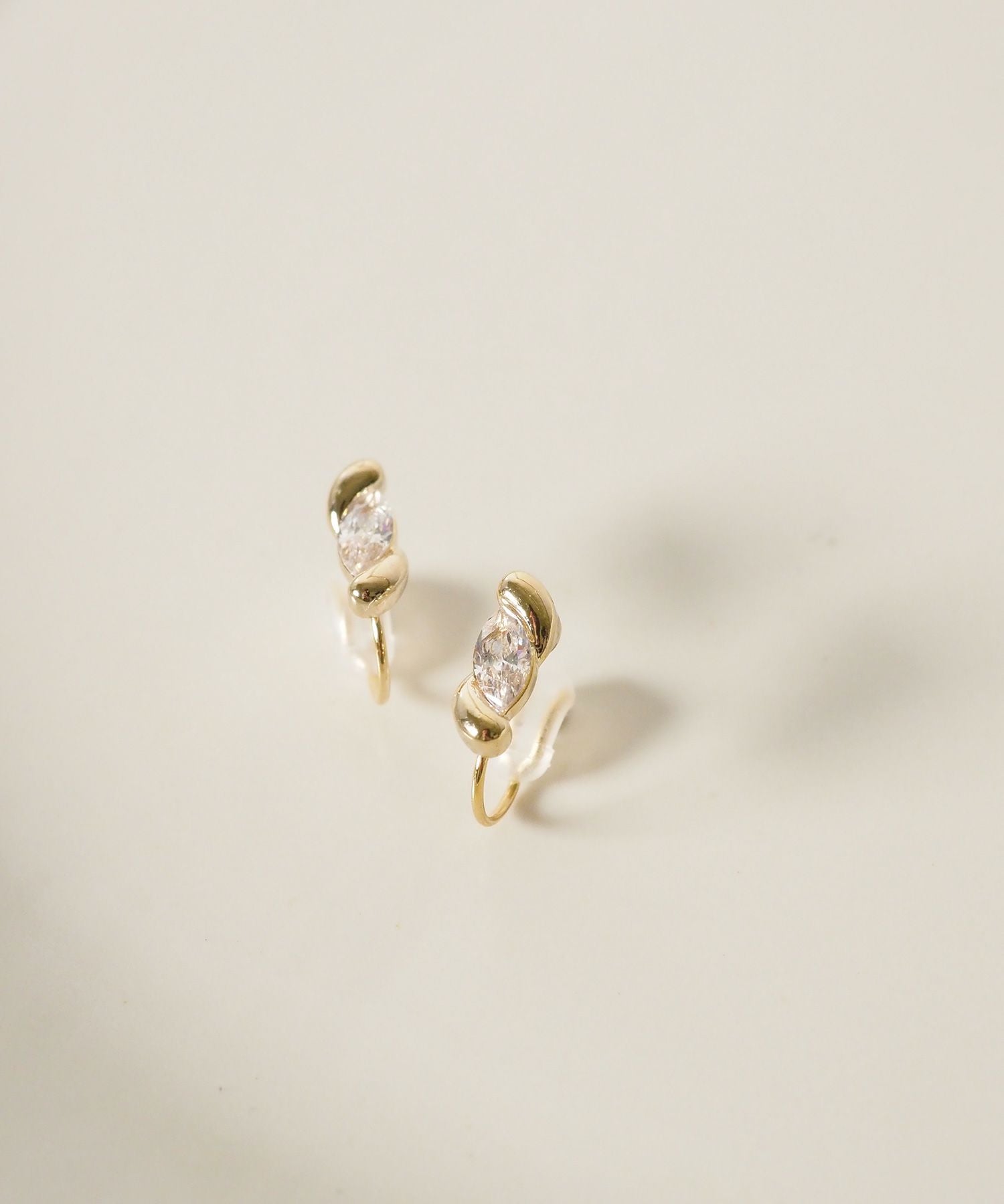 【web限定】ルミツイストジルコニアノンホールイヤリング【Lumirise】