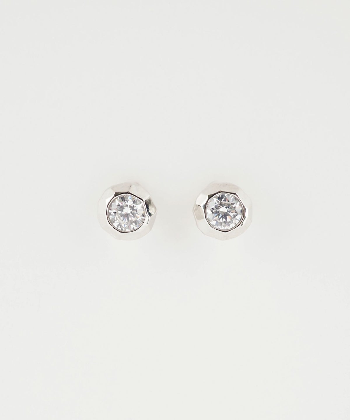 【web限定】ルミフレームジルコニアピュアチタンポストピアス【Lumirise】