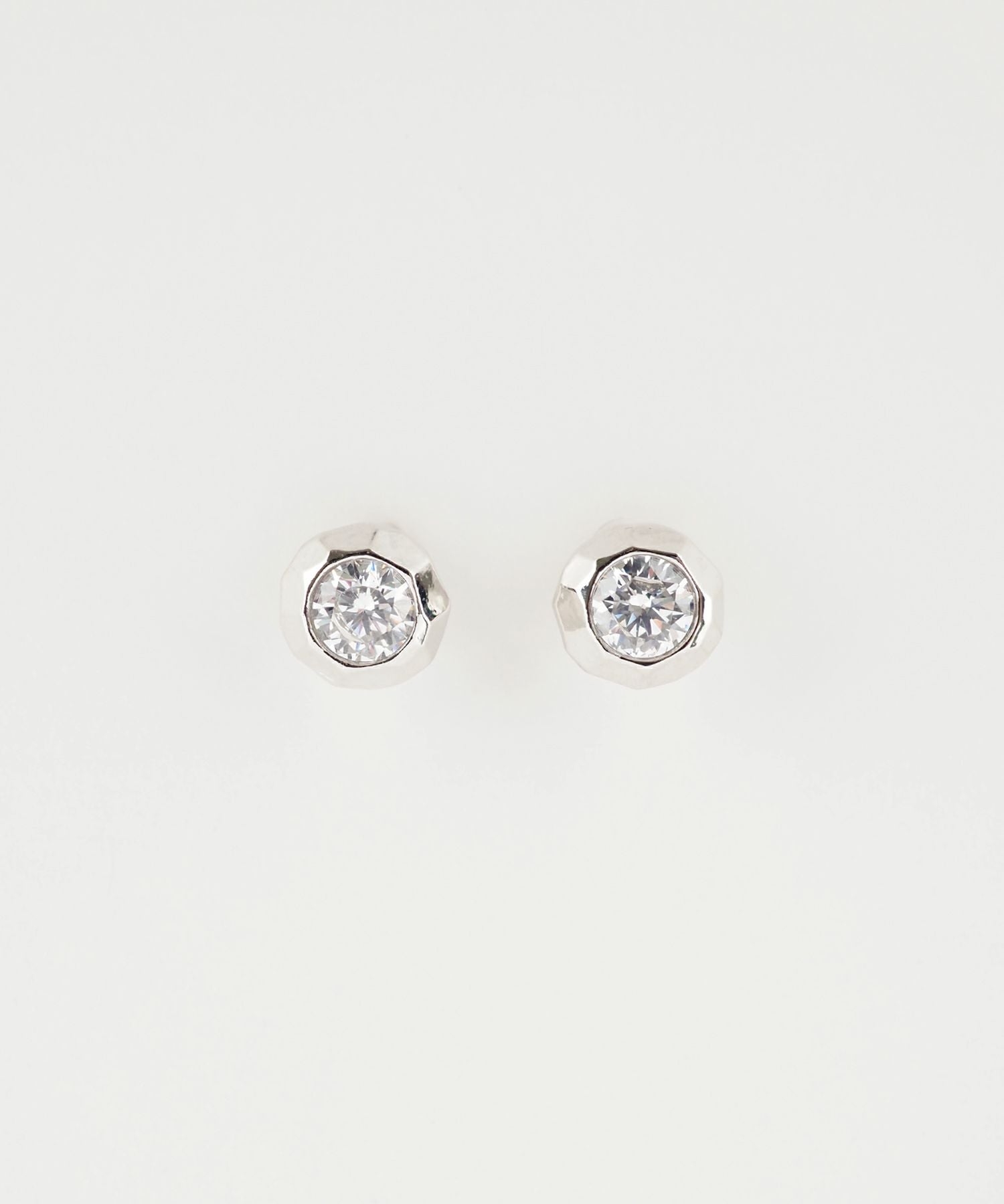 【web限定】ルミフレームジルコニアピュアチタンポストピアス【Lumirise】