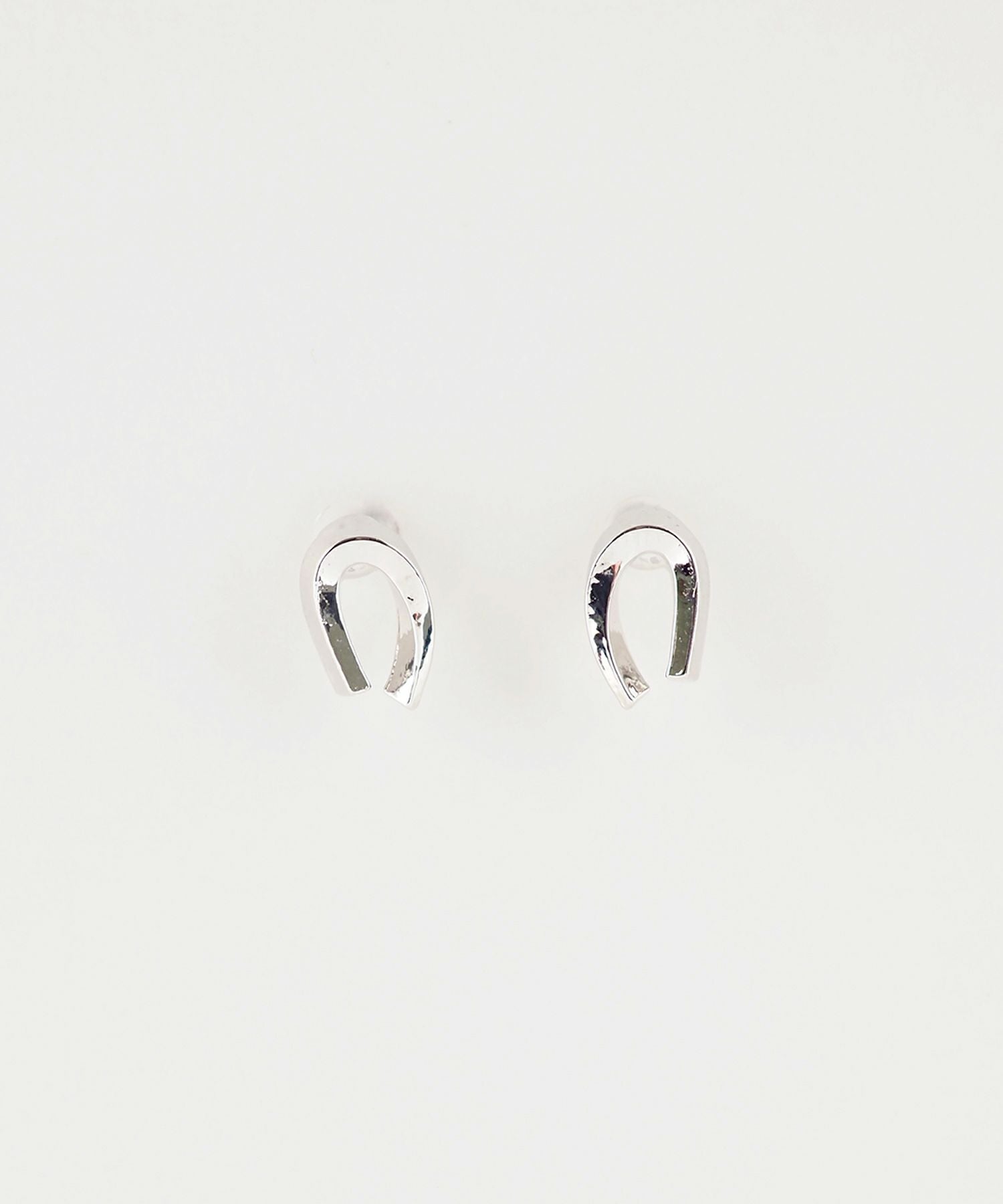 【web限定】ルミホースシューピュアチタンポストピアス【Lumirise】