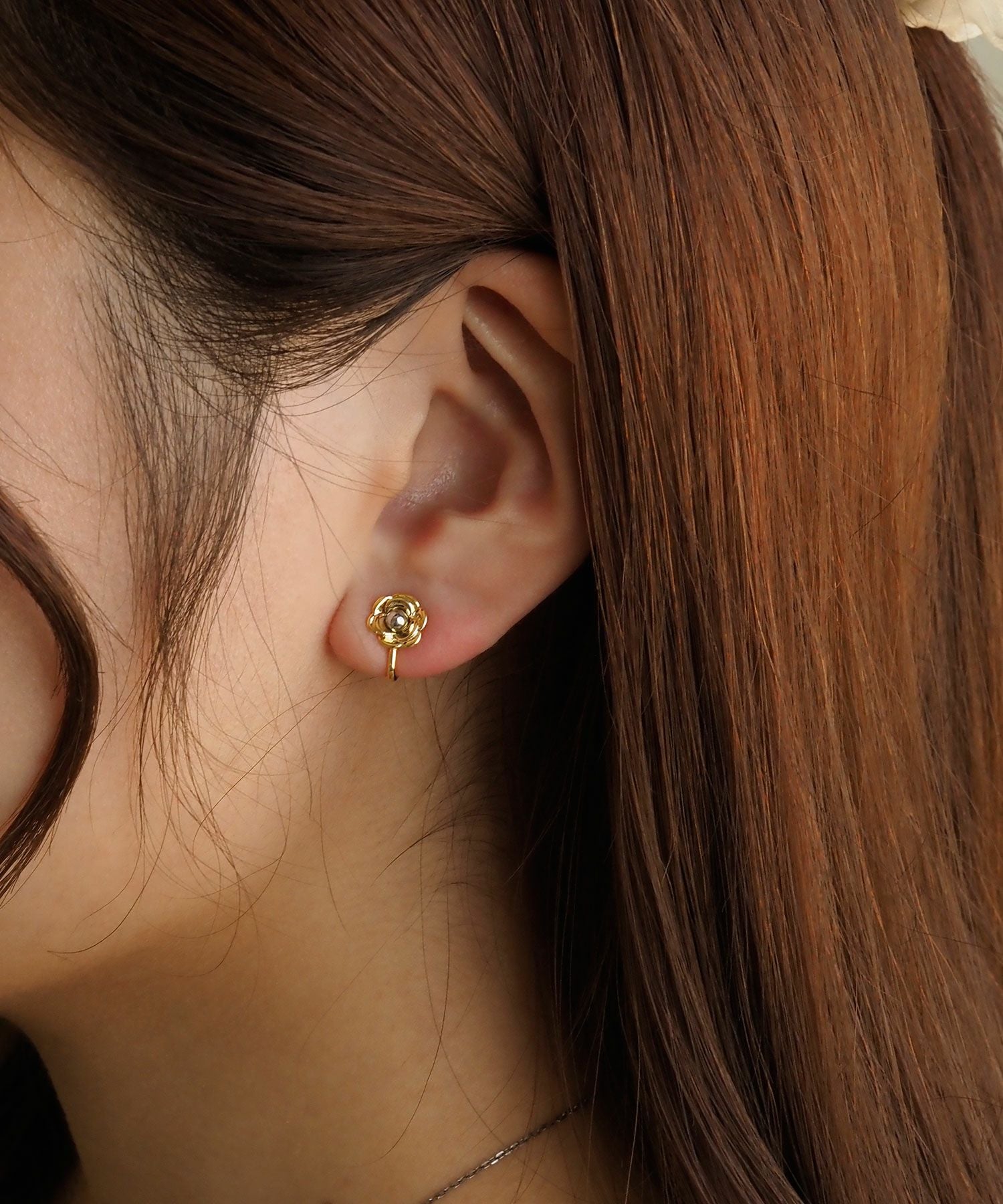 バイカラーフラワーラウンドメタルイヤリング2