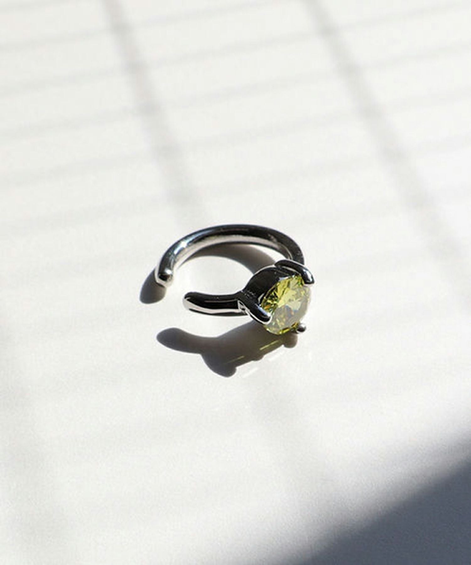 ラウンドキュービックサージカルステンレスイヤーカフ