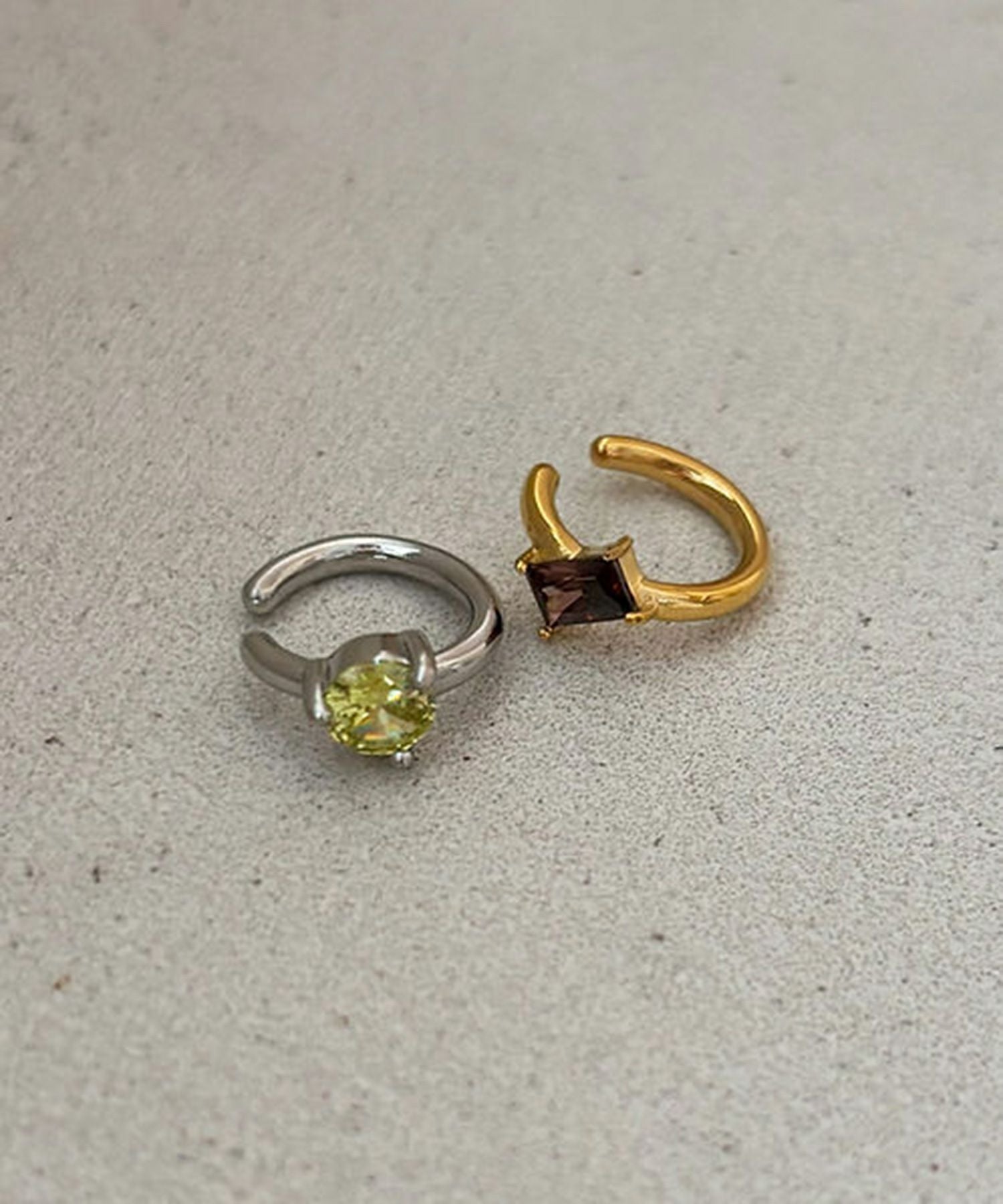 ラウンドキュービックサージカルステンレスイヤーカフ