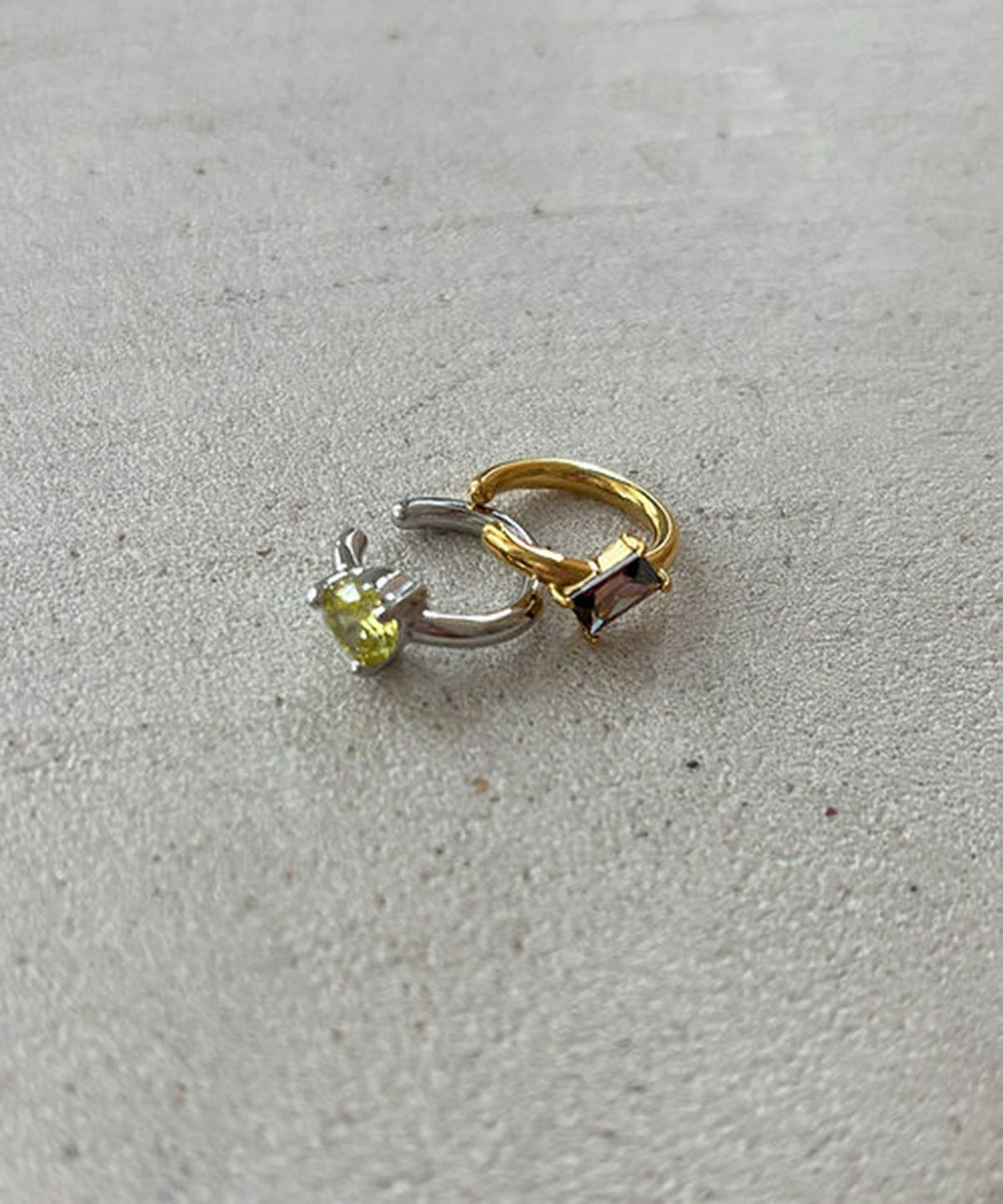 ラウンドキュービックサージカルステンレスイヤーカフ