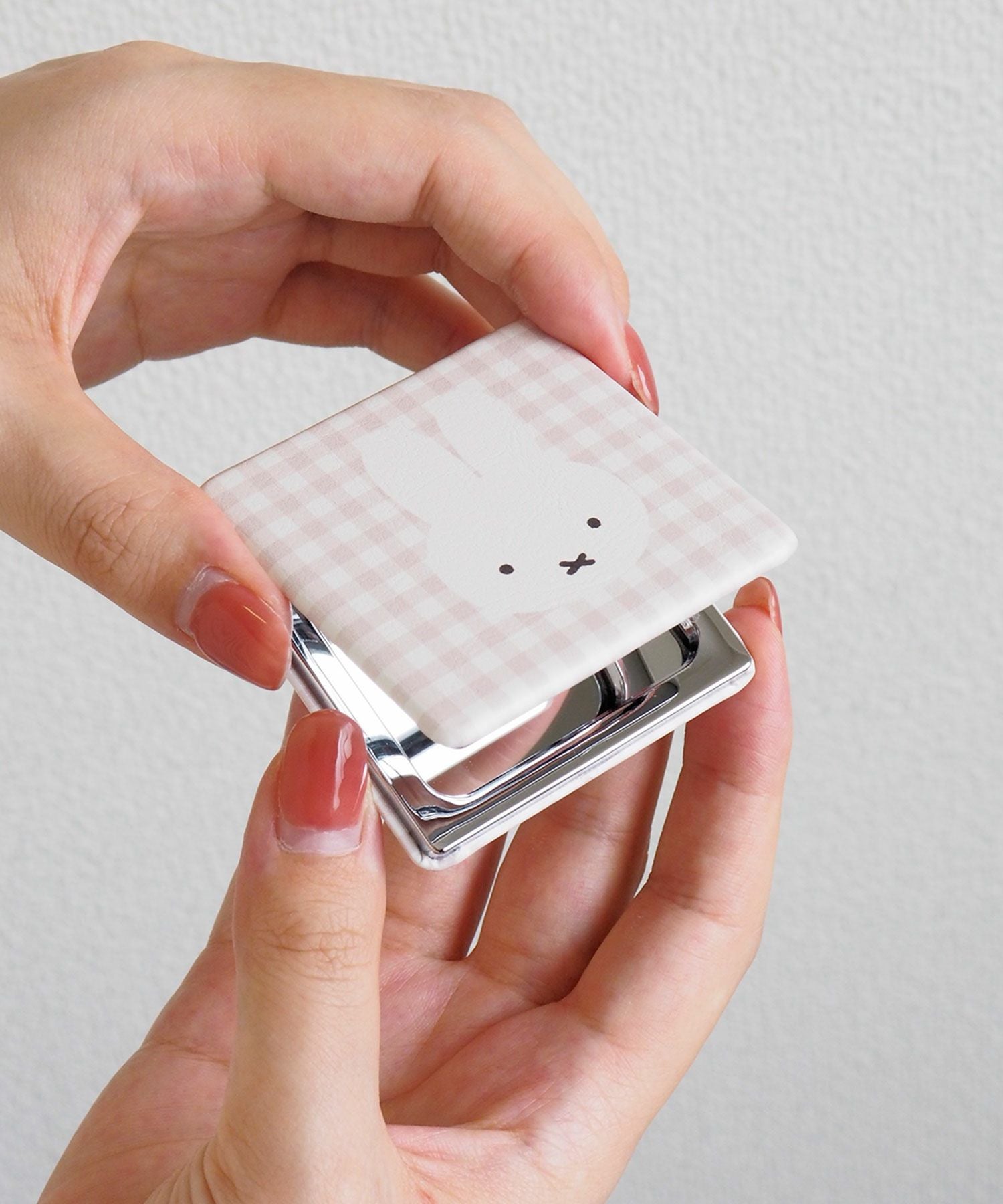 ミッフィーBRUNA PLAIDコンパクトミラー | 【公式】MUK ONLINE SHOP