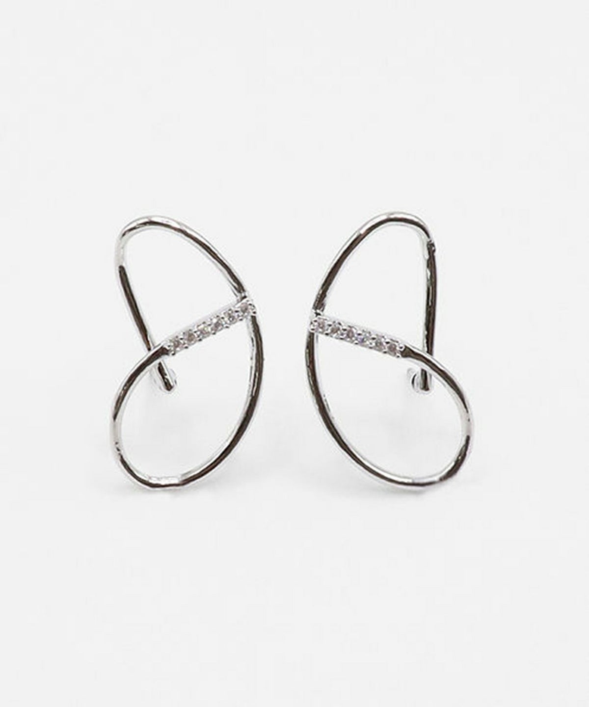 リニアカールキュービックチタンポストピアス