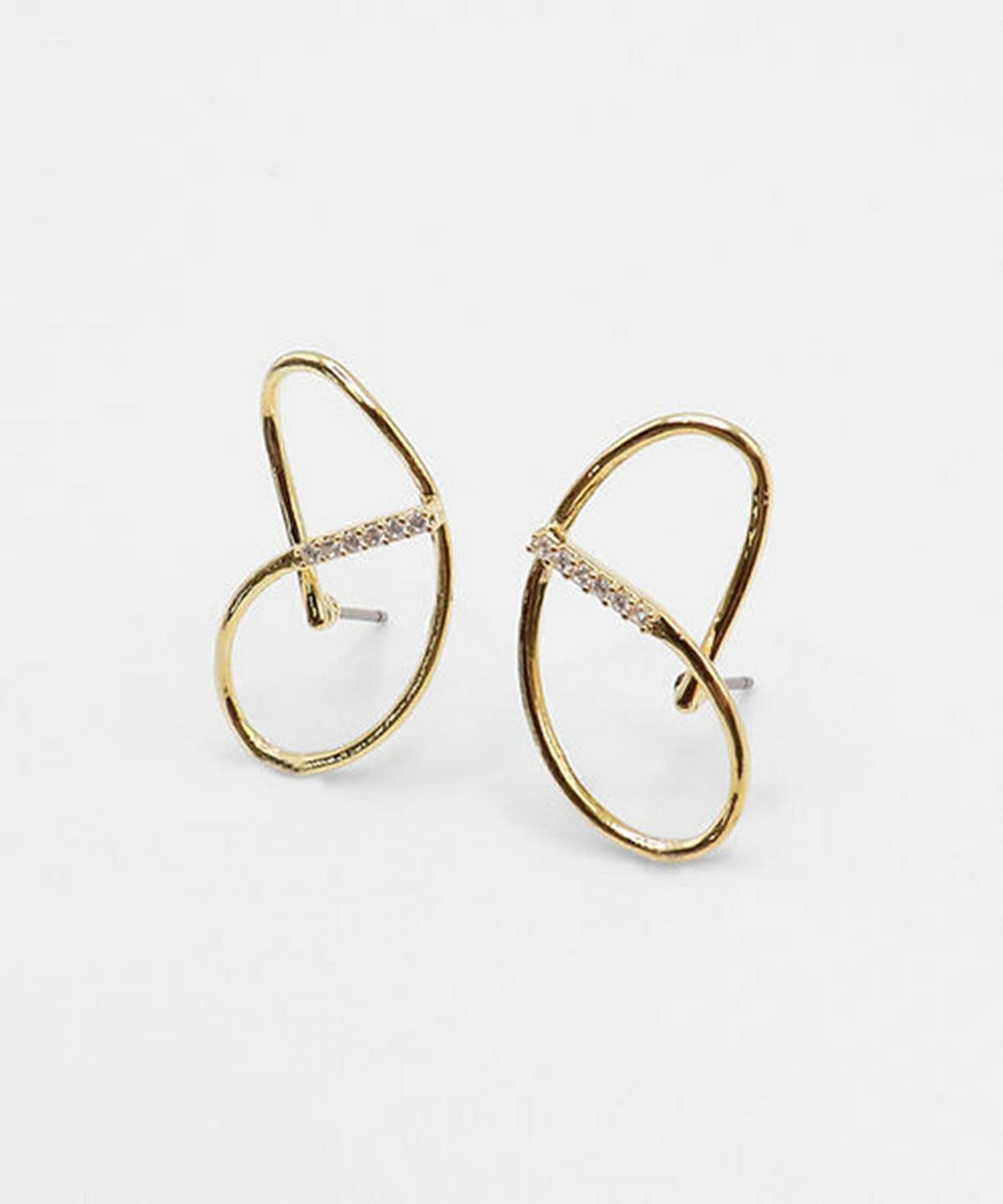 リニアカールキュービックチタンポストピアス