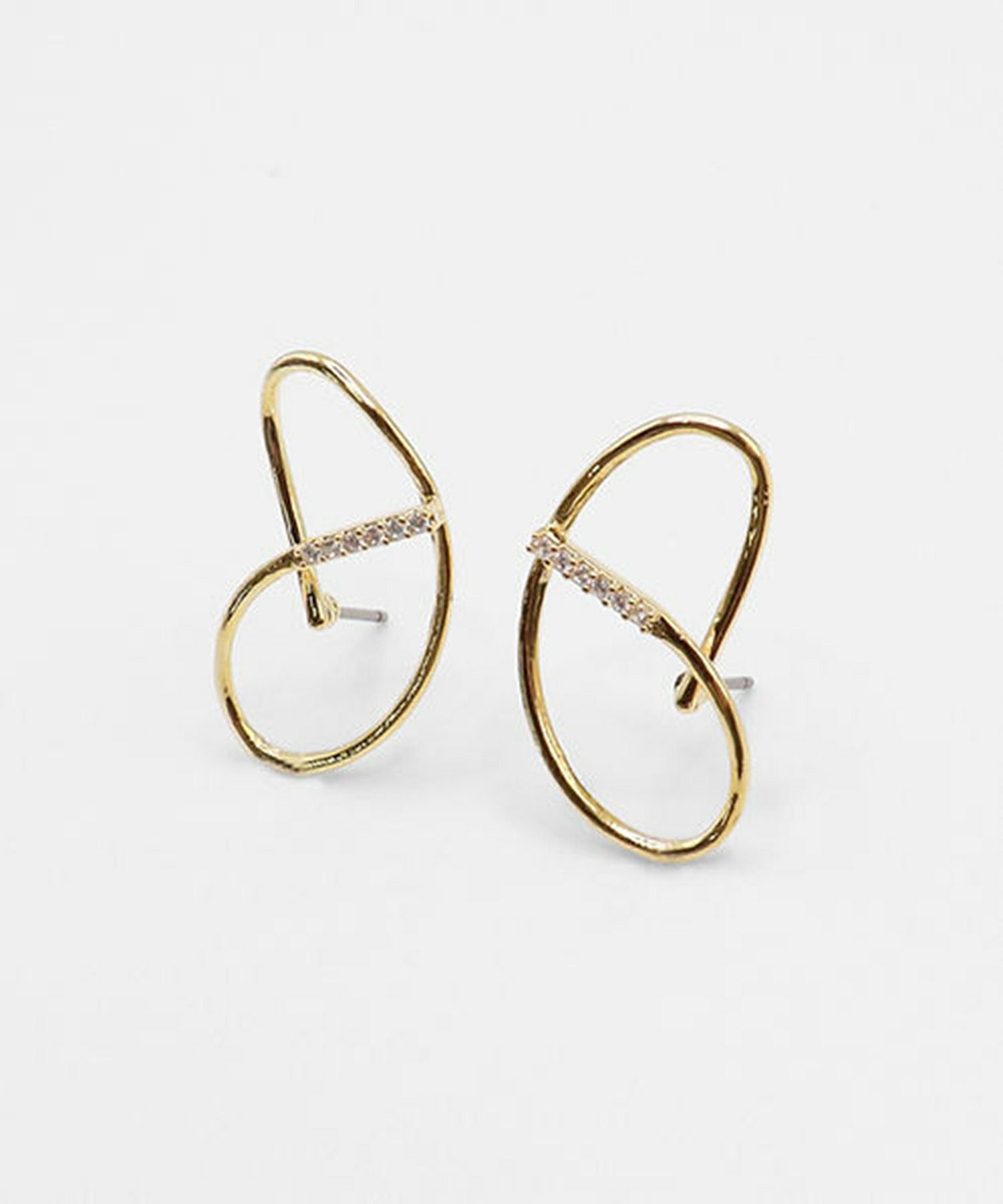 リニアカールキュービックチタンポストピアス