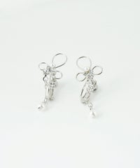 ワイヤーフラワービジューイヤリング