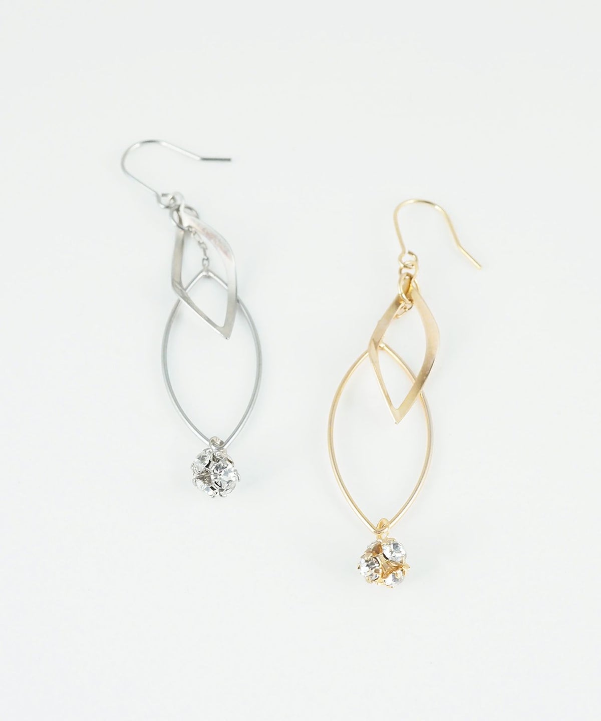 ダブルマーキスフックピアス