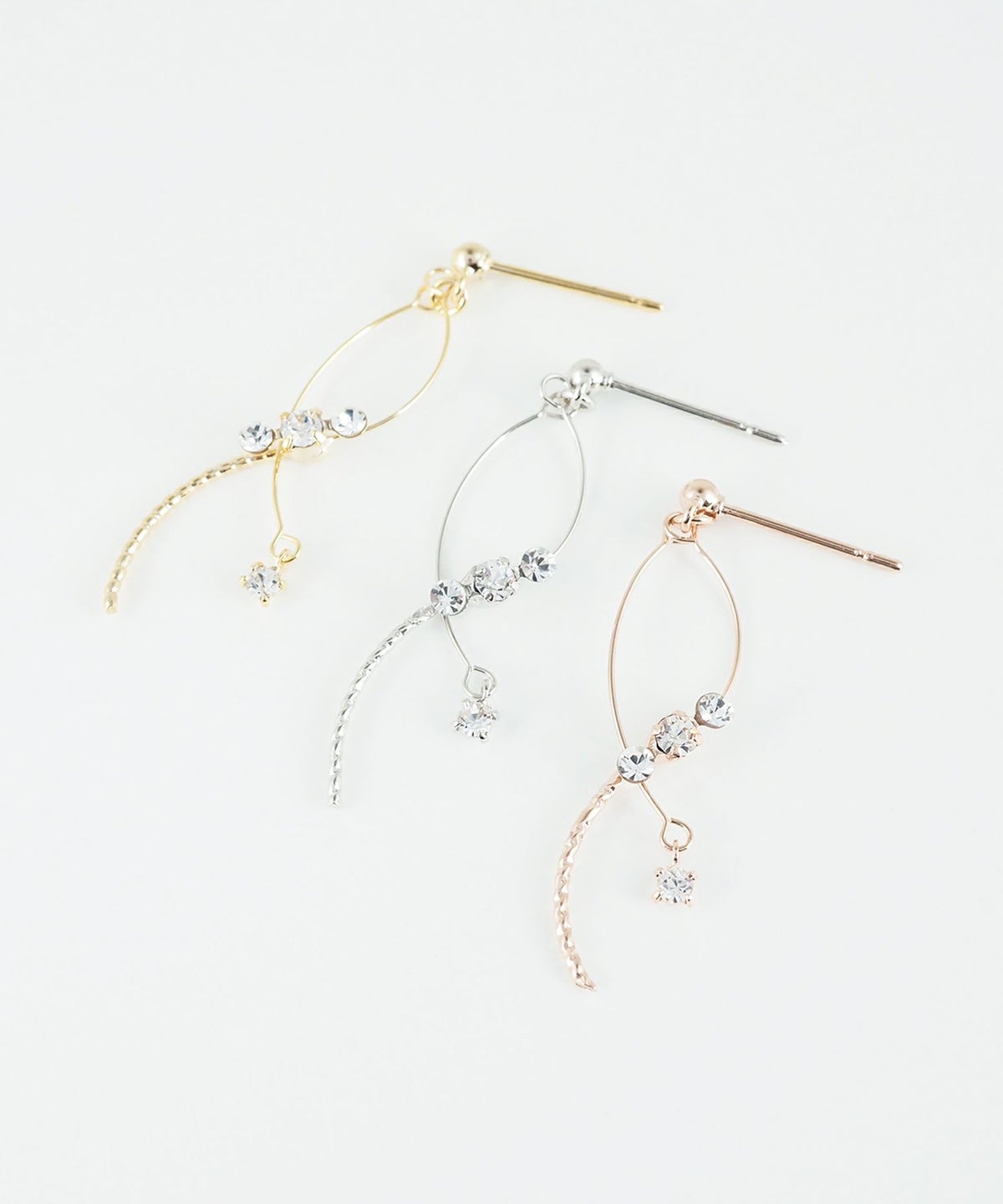 ウェーブラインビジューピアス