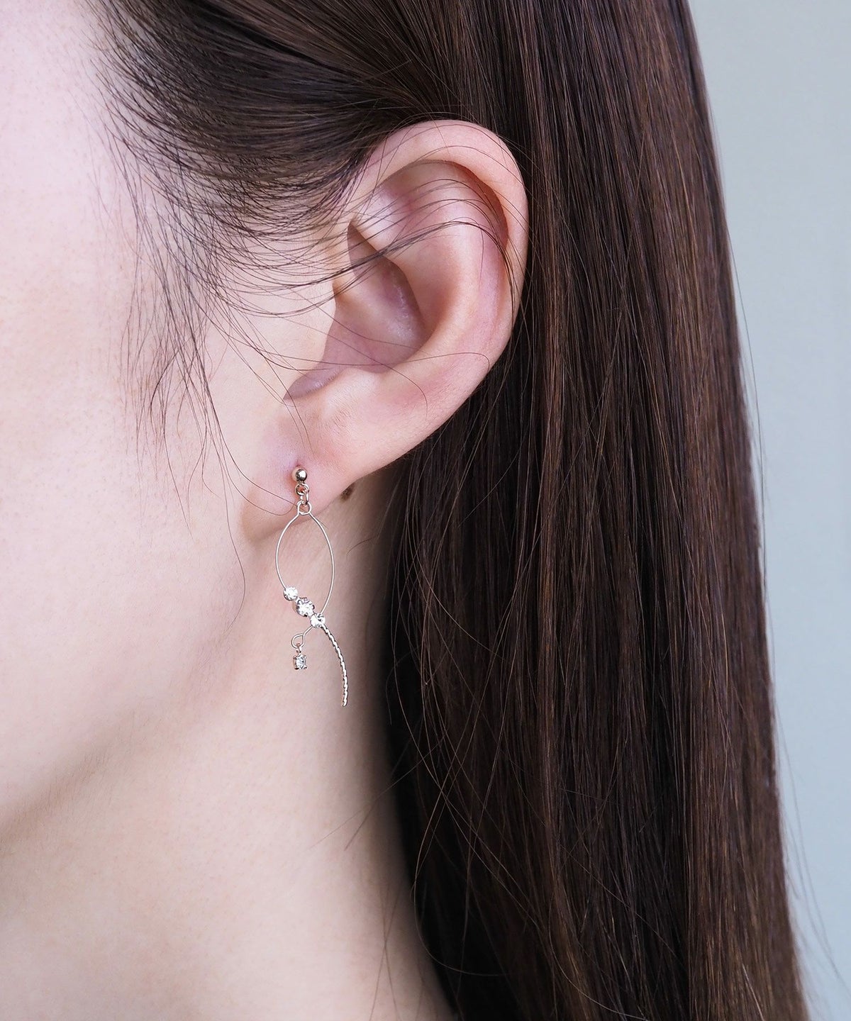 ウェーブラインビジューピアス