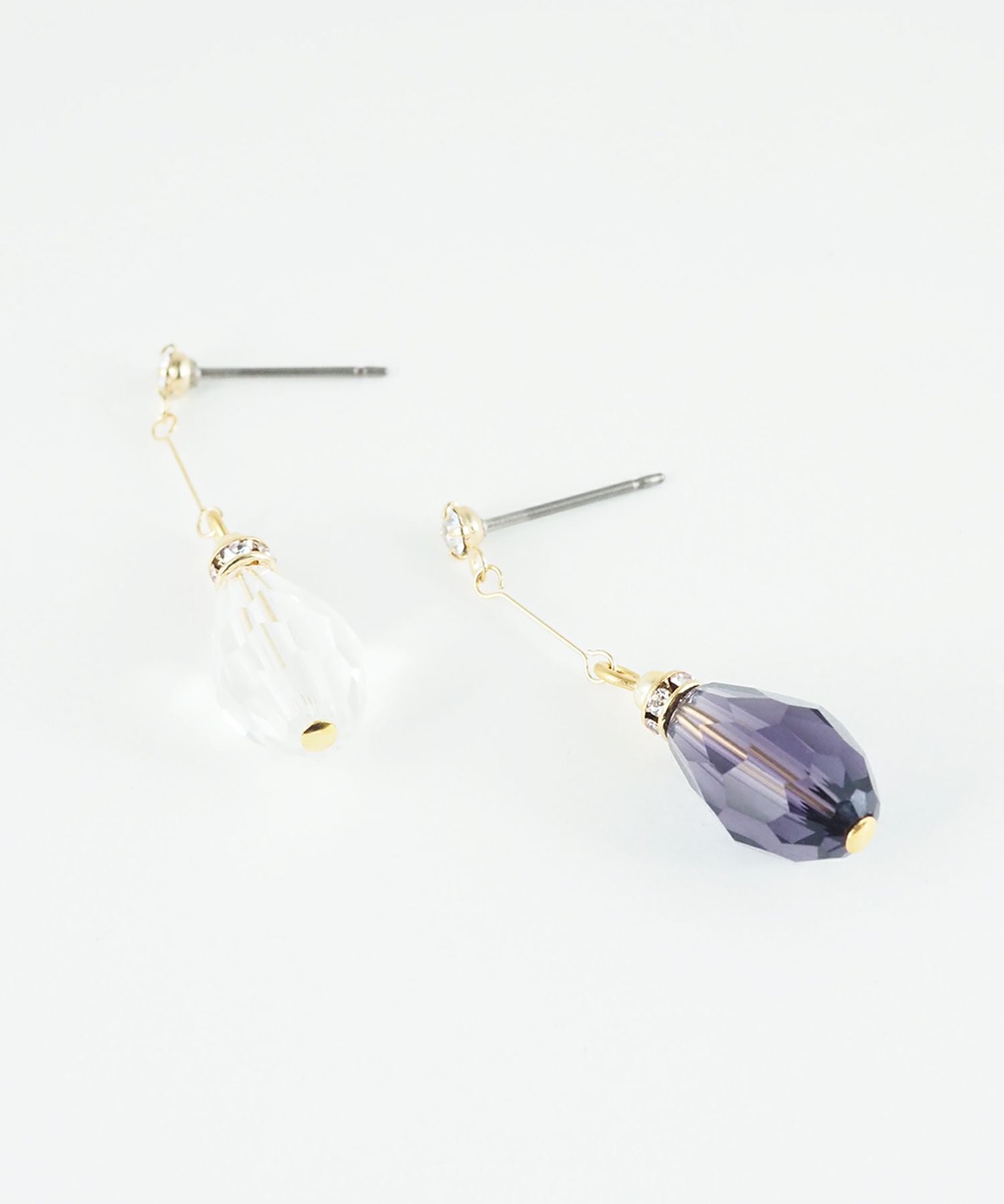 カットビーズチタンポストピアス