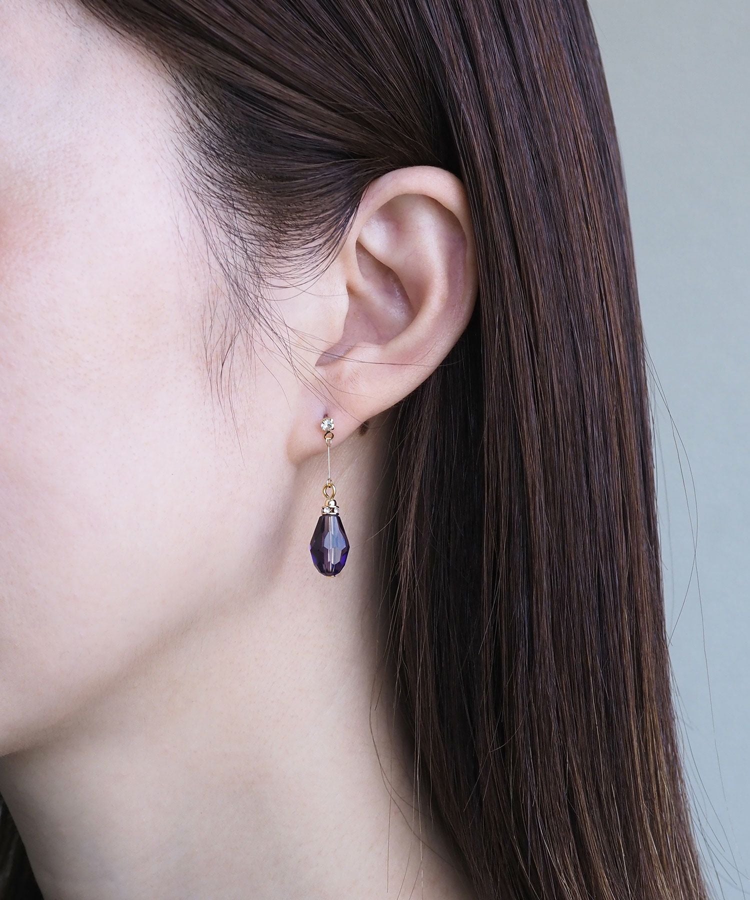 カットビーズチタンポストピアス