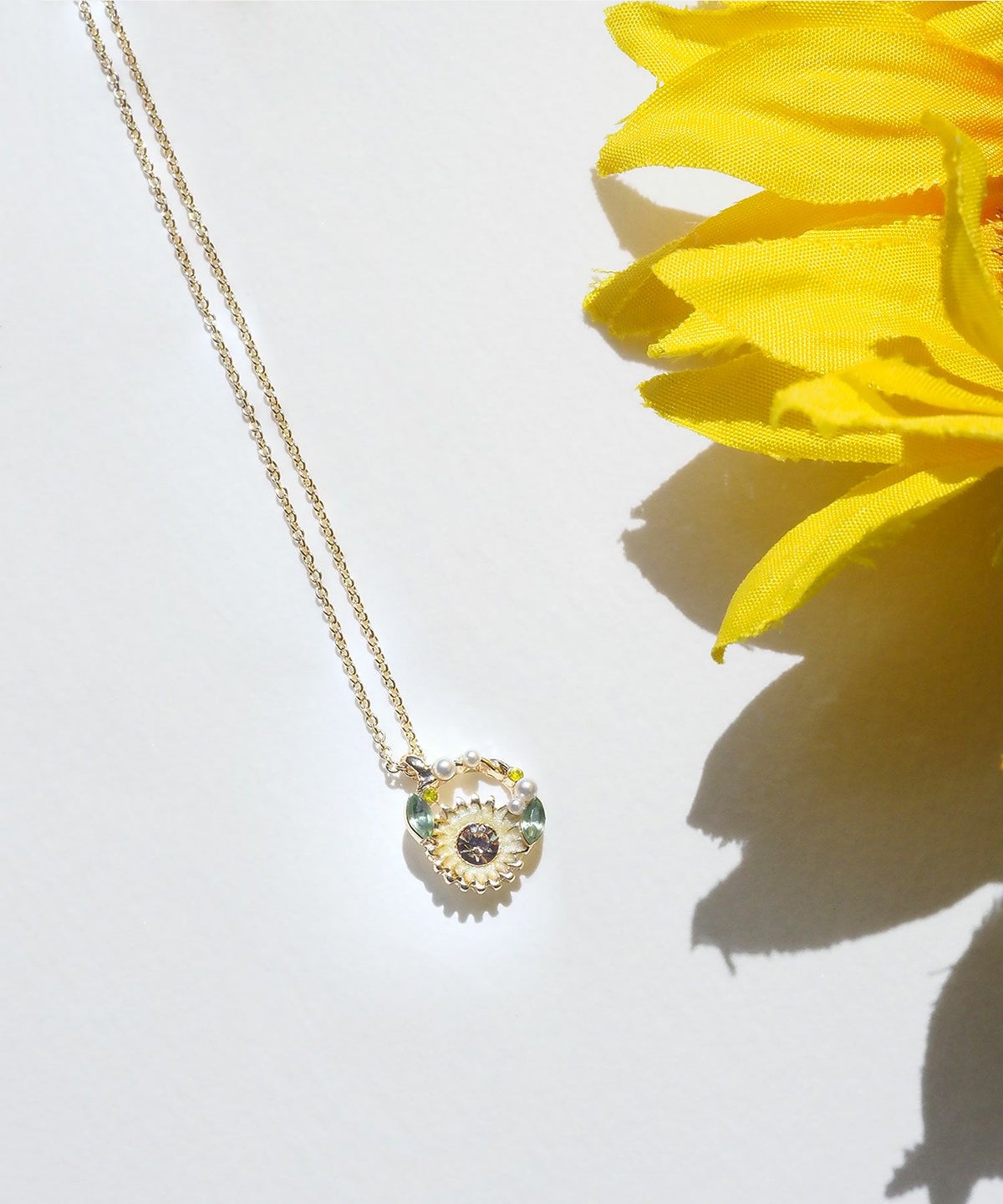 ひまわりサークルネックレス