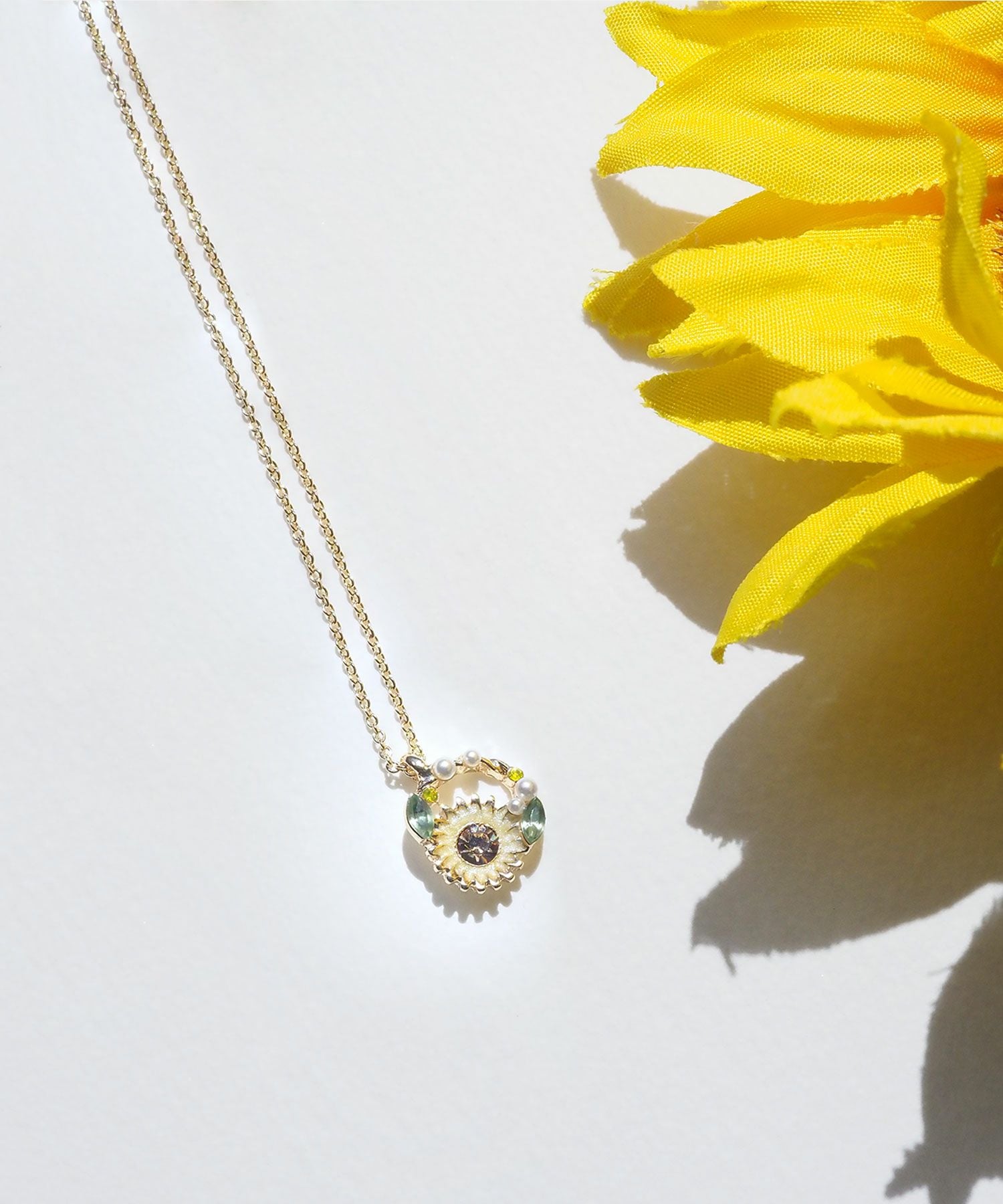 ひまわりサークルネックレス