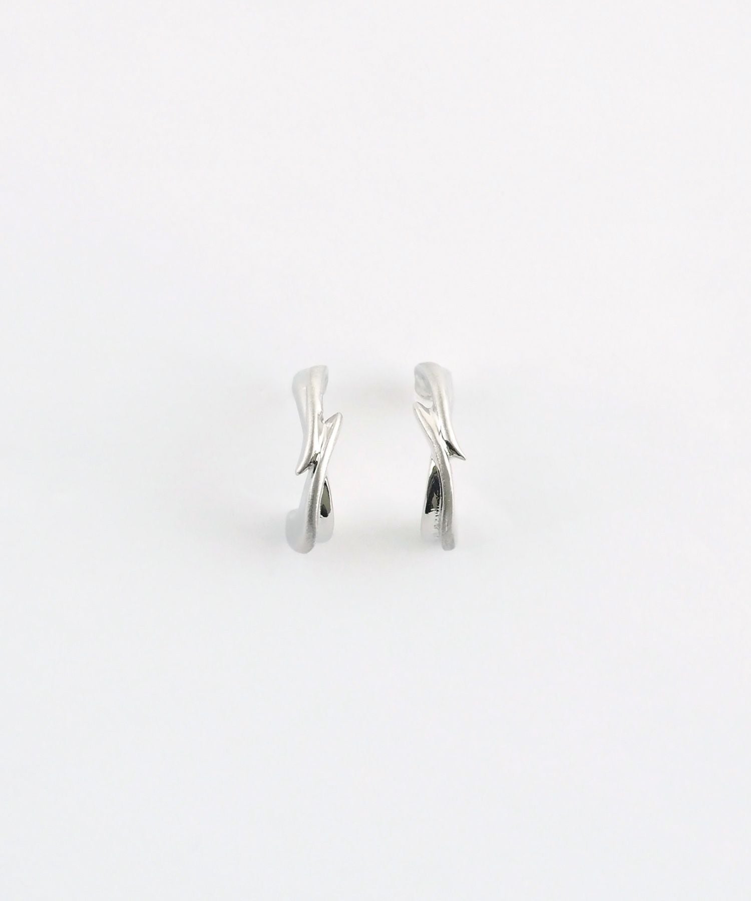 スライドラインフープセラミックポストピアス