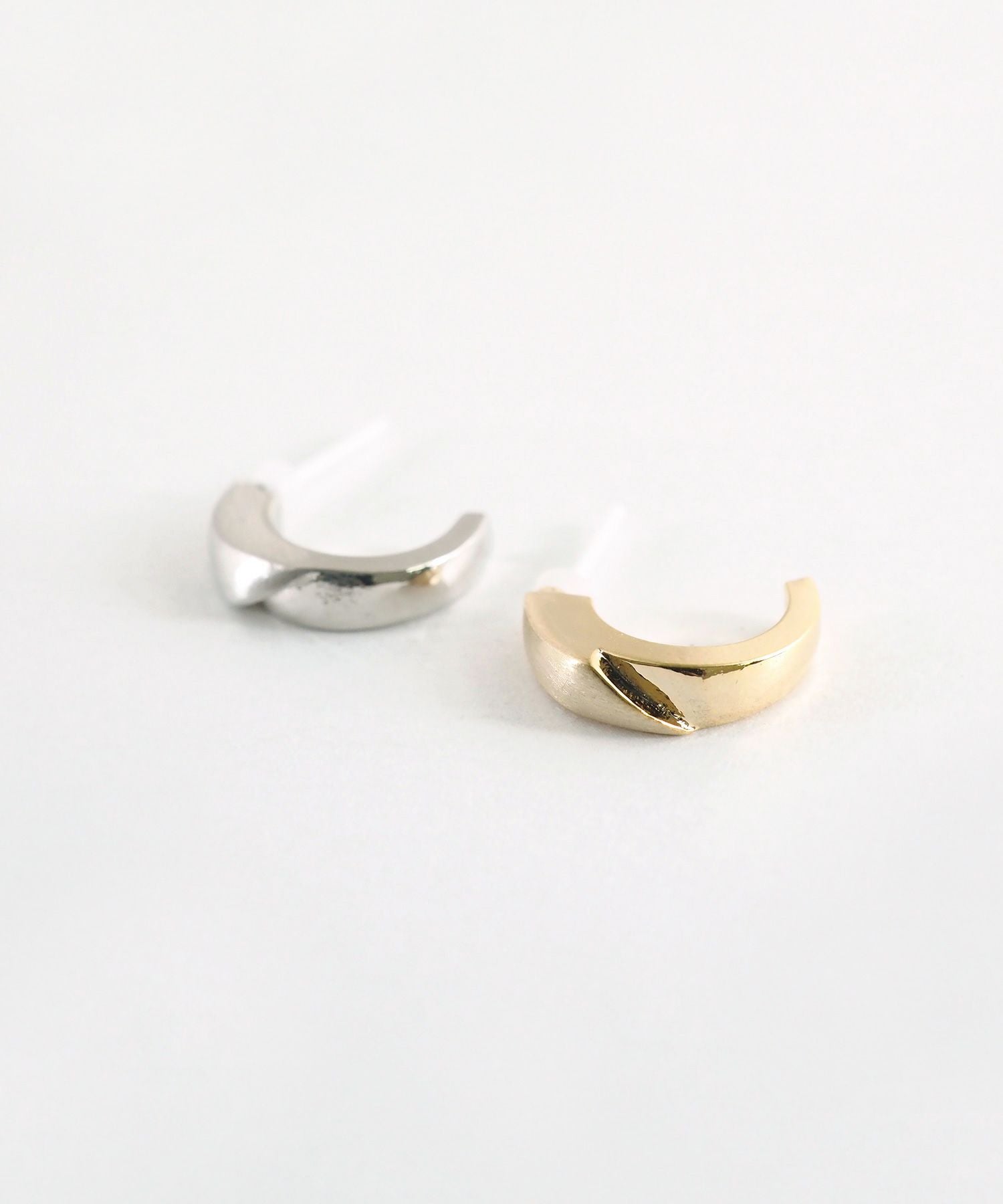 エッジラインフープセラミックポストピアス | 【公式】MUK ONLINE SHOP
