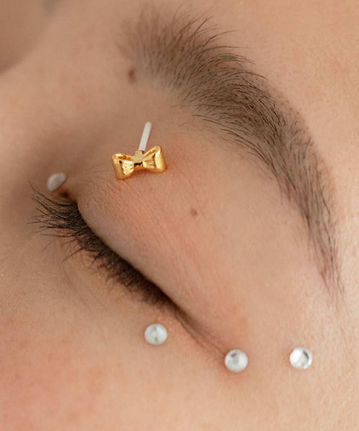 プチリボンセラミックポストピアス