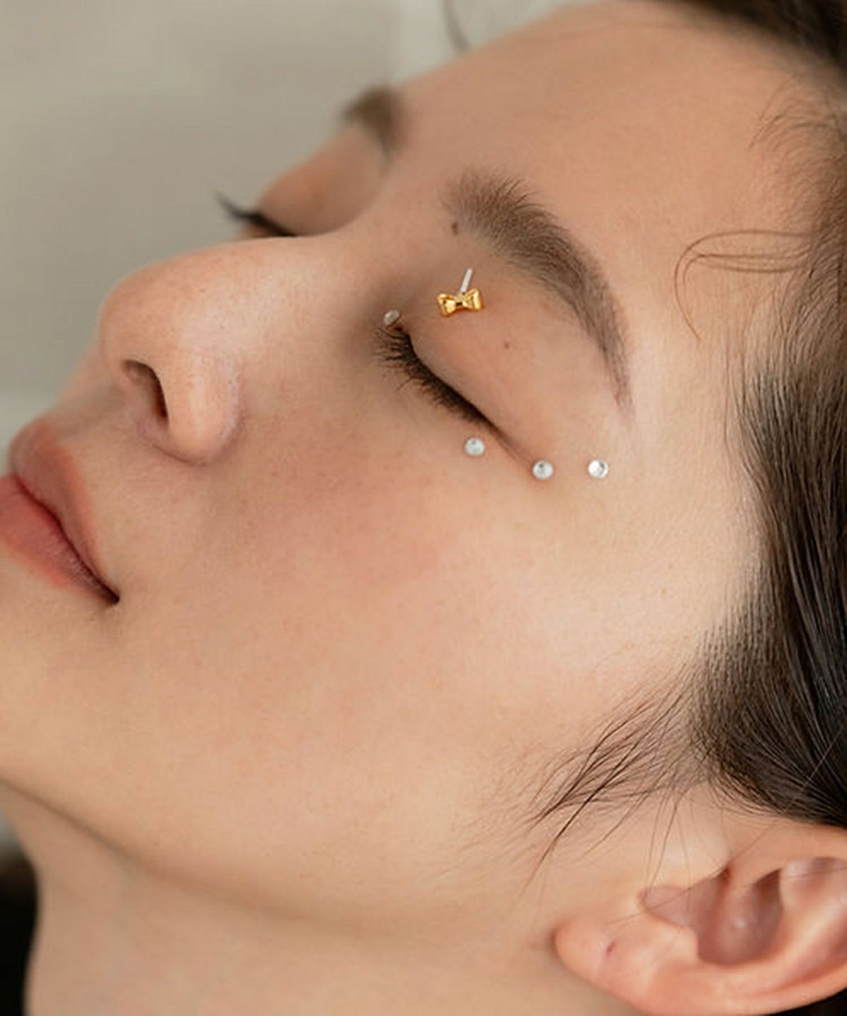 プチリボンセラミックポストピアス