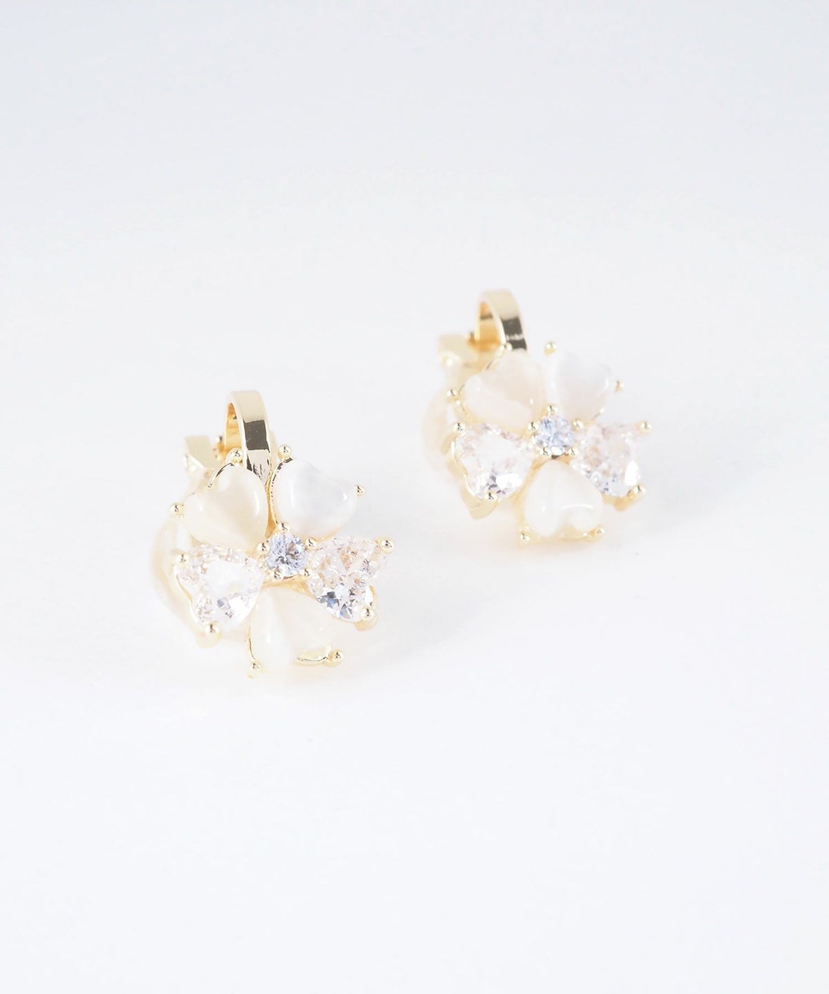 サクラキャッツアイクリップイヤリング