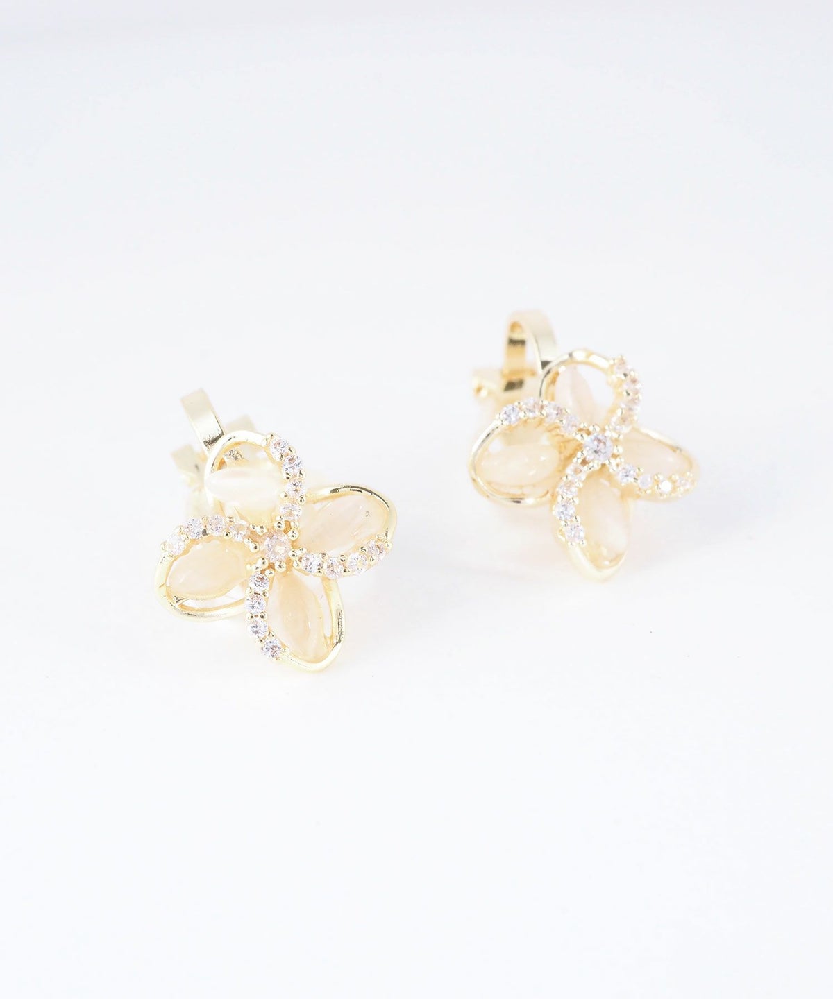 アジサイキャッツアイクリップイヤリング