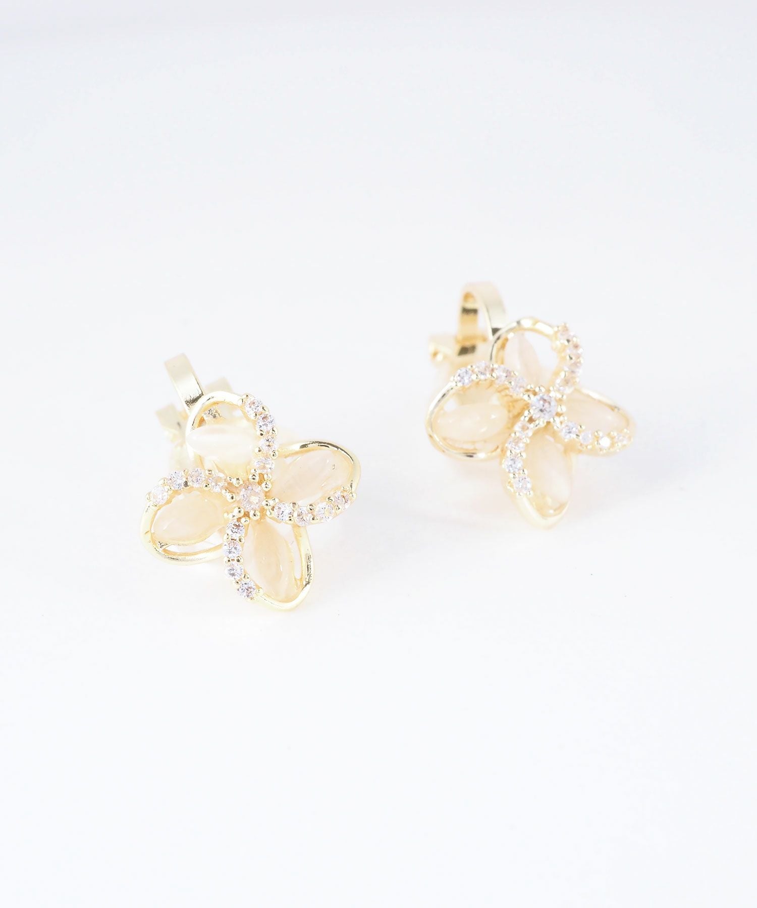 アジサイキャッツアイクリップイヤリング